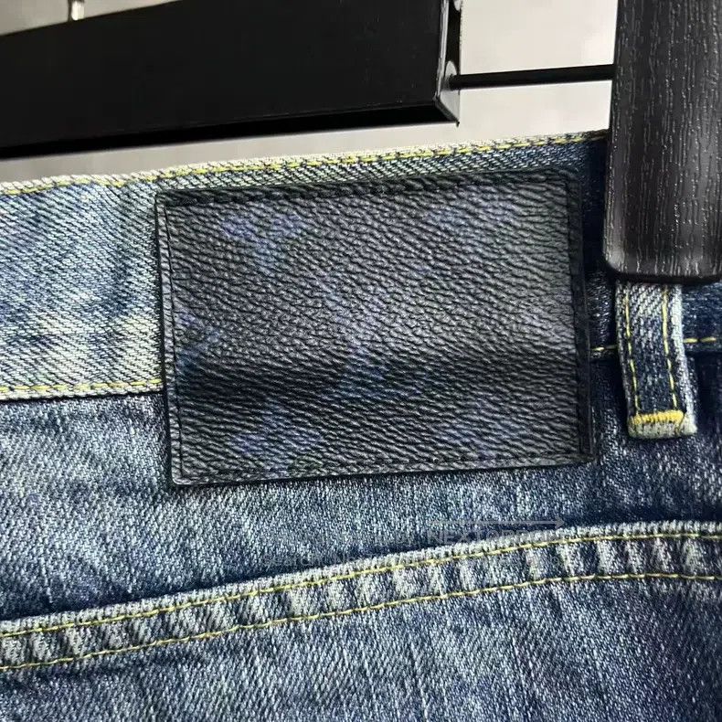 Louis Vuitton Louis Vuitton Blue solid mid-rise casual jeans Size US 30 / EU 46 - 5 Thumbnail