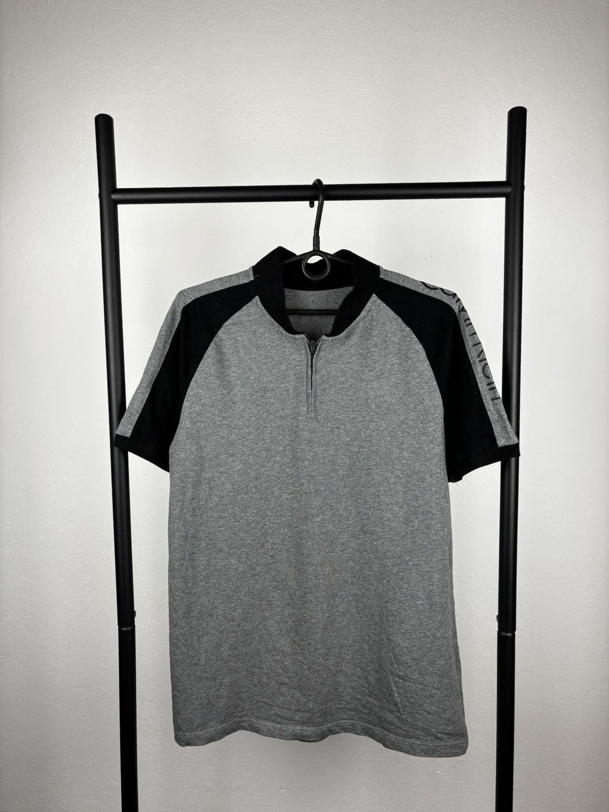 Calvin Klein Calvin Klein Classic t shirt size M Size US M / EU 48-50 / 2 - 1 Thumbnail