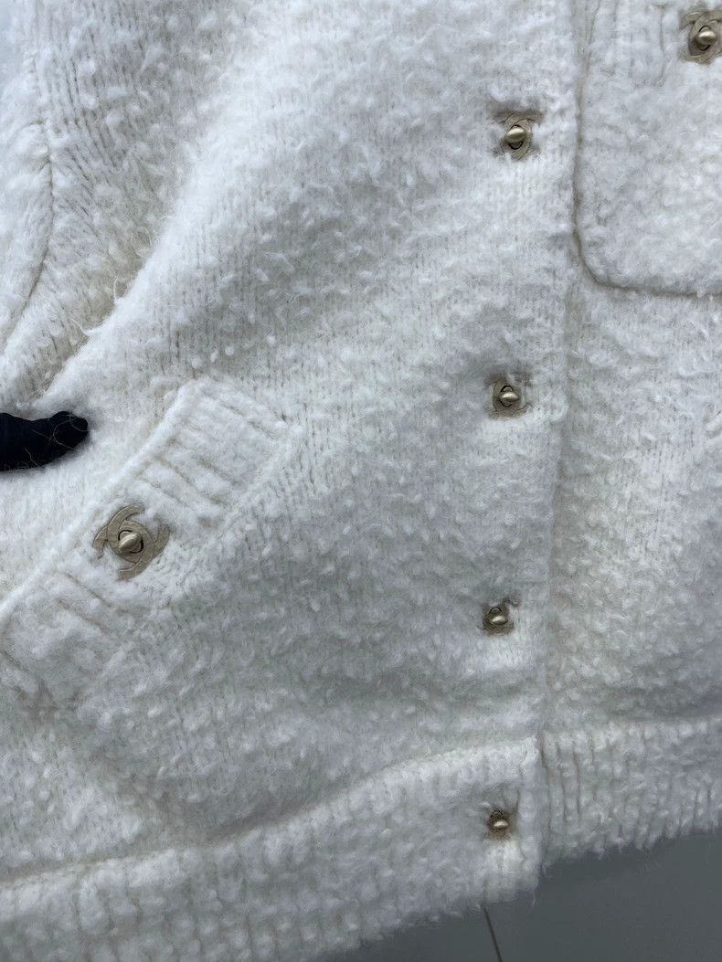 Chanel White Teddy Coat by Chanel -2505 Size US M / EU 48-50 / 2 - 4 Thumbnail