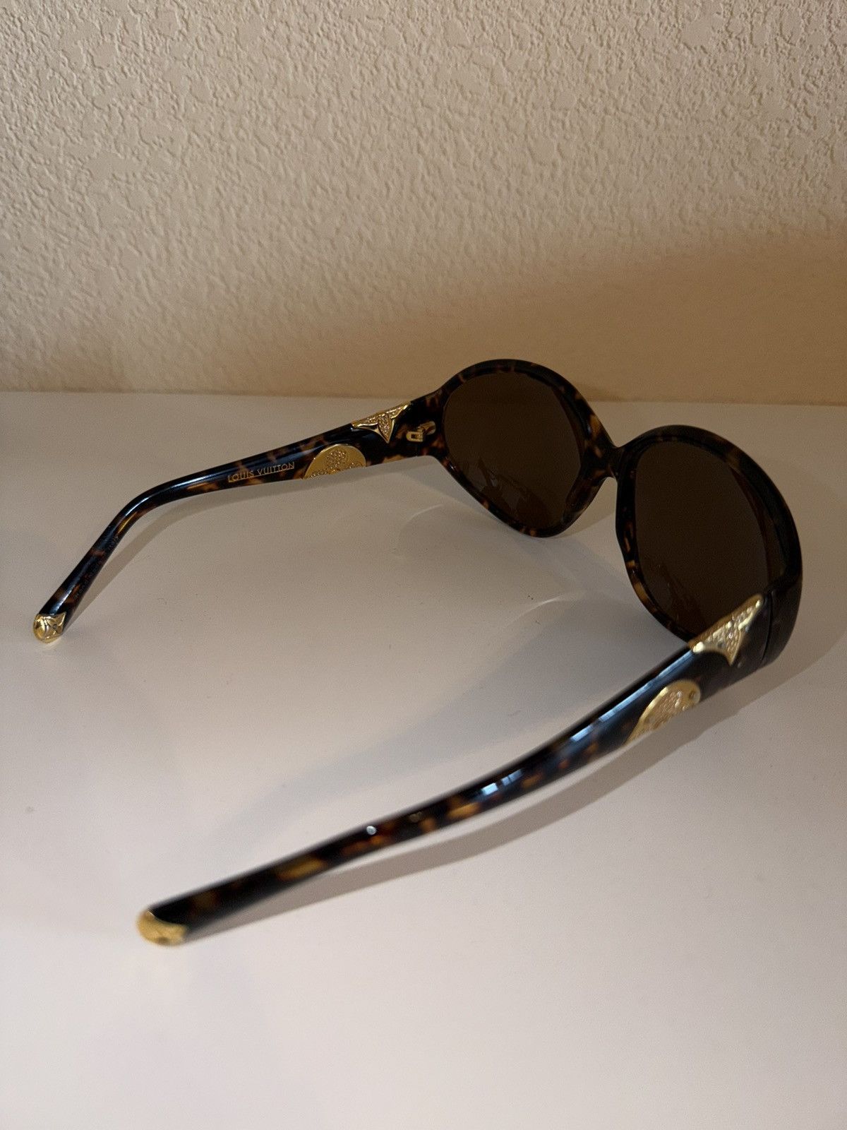 Louis Vuitton Louis Vuitton Iris PM Sunglasses Brown Gold Size ONE SIZE - 4 Thumbnail