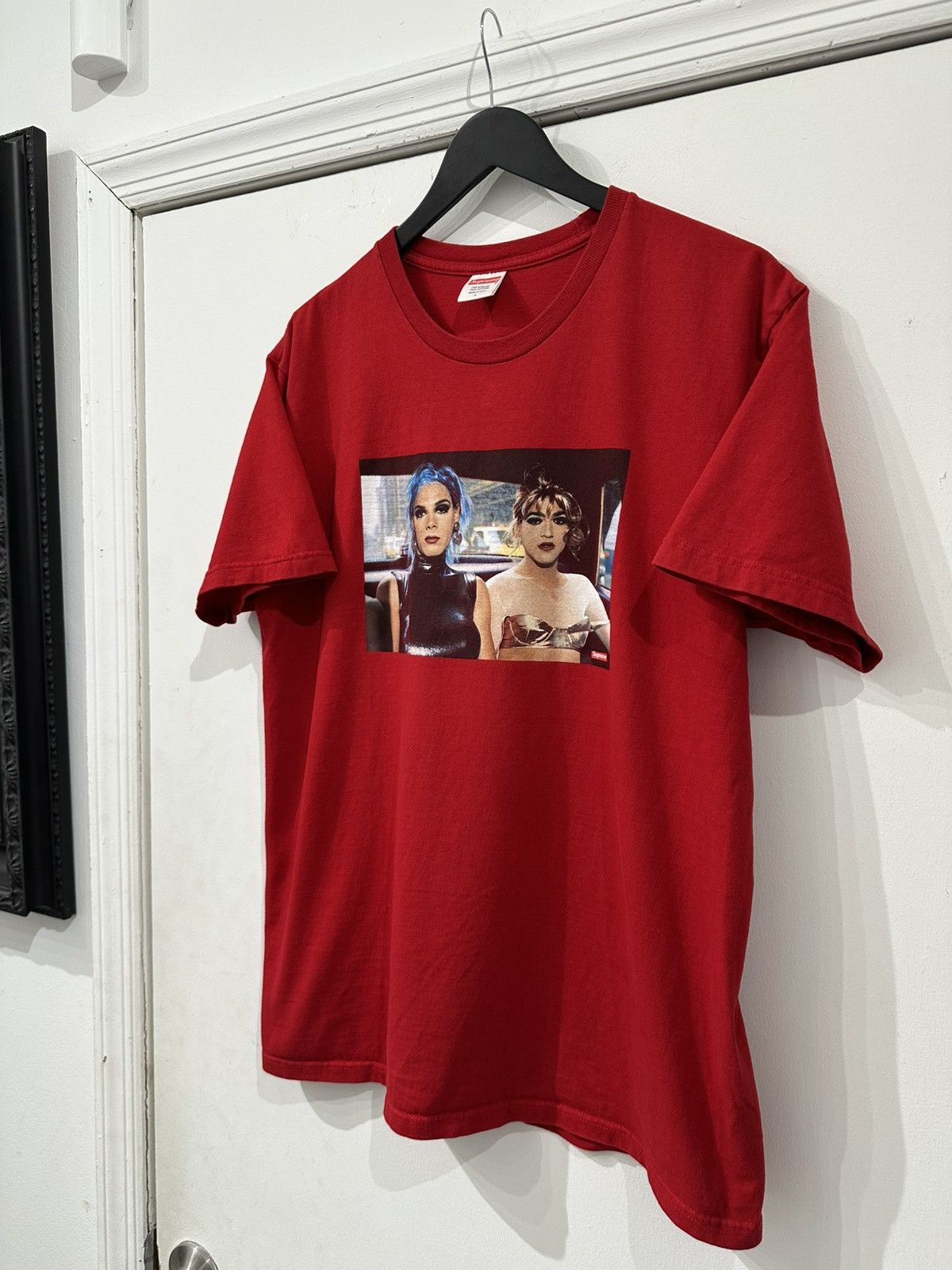 Supreme Supreme x Nan Goldin “Misty and Jimmy Paulette” Tee Red Sz L Size US L / EU 52-54 / 3 - 2 Thumbnail