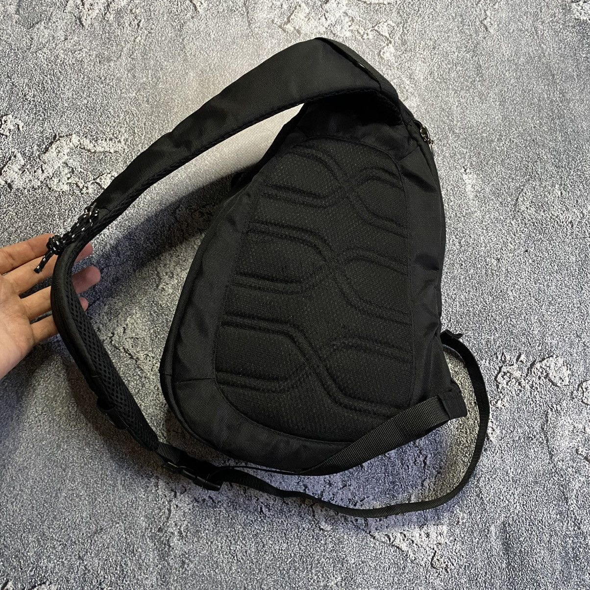 Patagonia Atom 8 L Slim Bag Patagonia Outdoor Black Unisex Vintage Bag Size ONE SIZE - 7 Thumbnail
