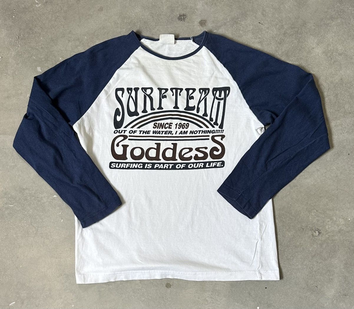 VINTAGE GODDES SURFING RAGLAN TEE