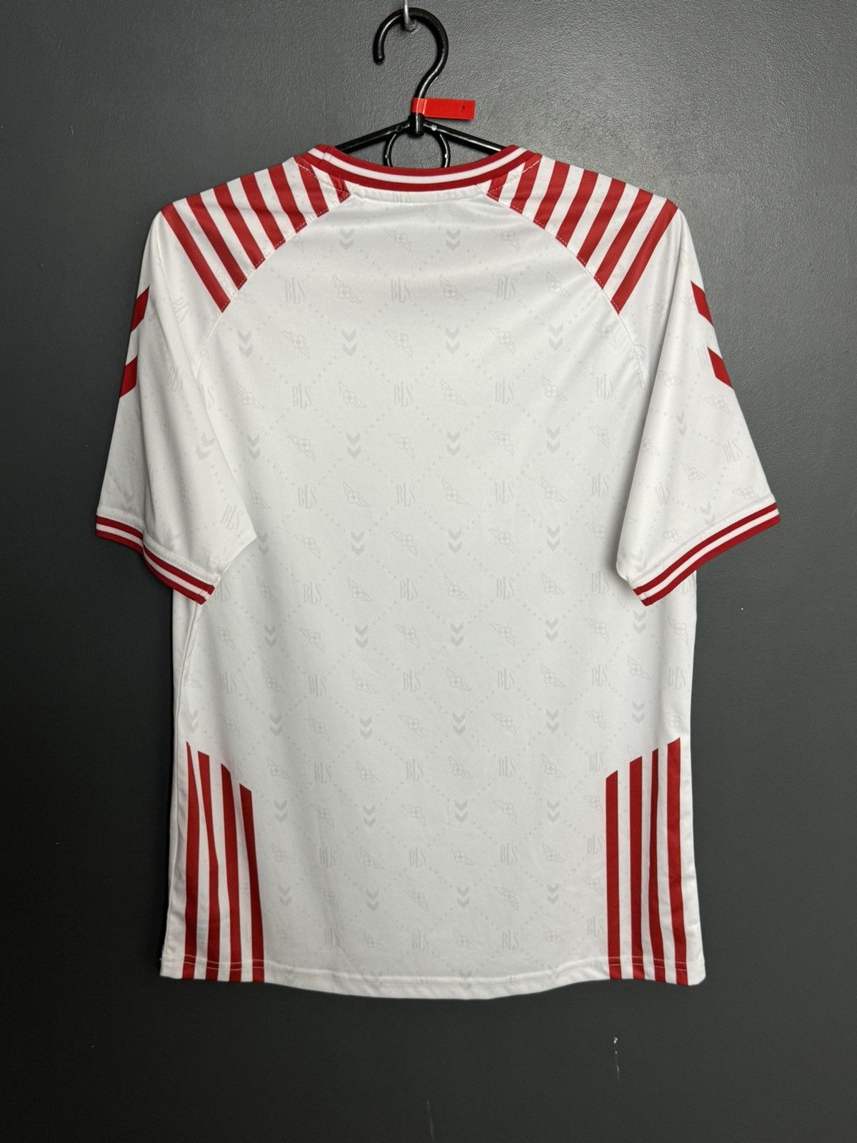 Hummel Denmark National Team 22/23 Away Football Soccer Jersey Size US M / EU 48-50 / 2 - 2 Thumbnail