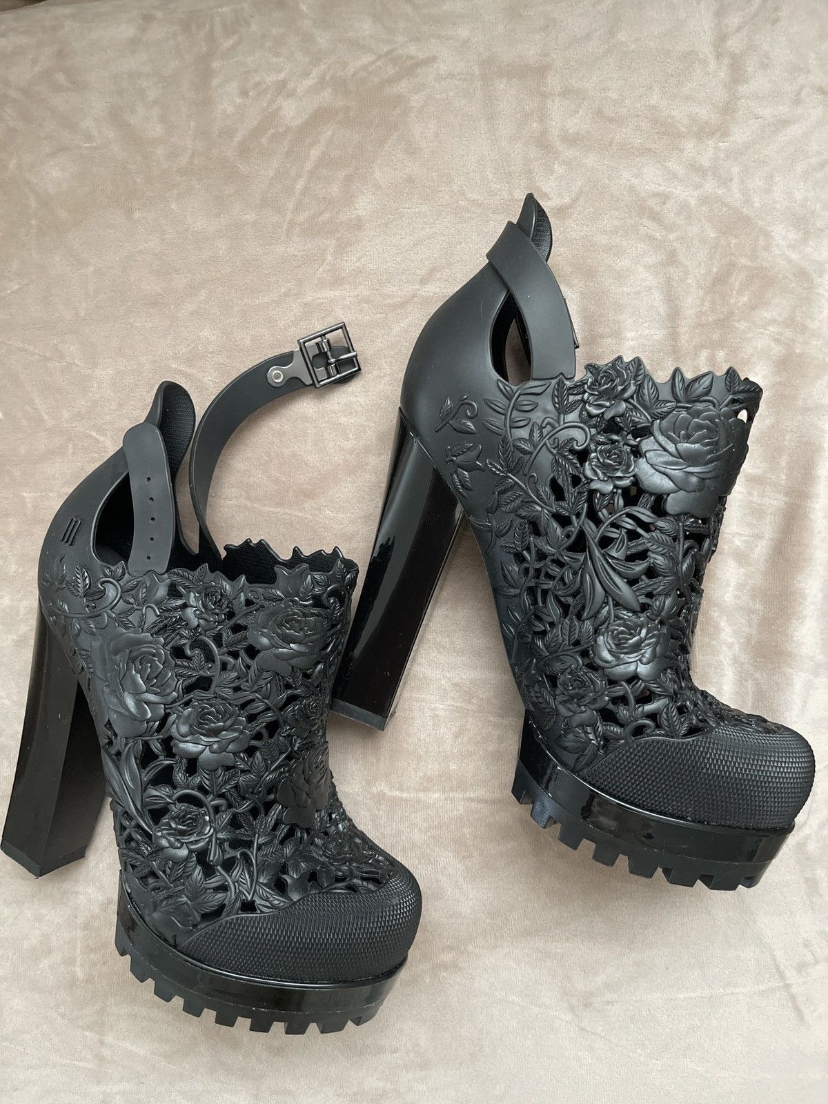 Alexandre Herchcovitch Melissa x Alexandre Herchcovitch Black Floral heels Size US 5 / IT 35 - 1 Thumbnail