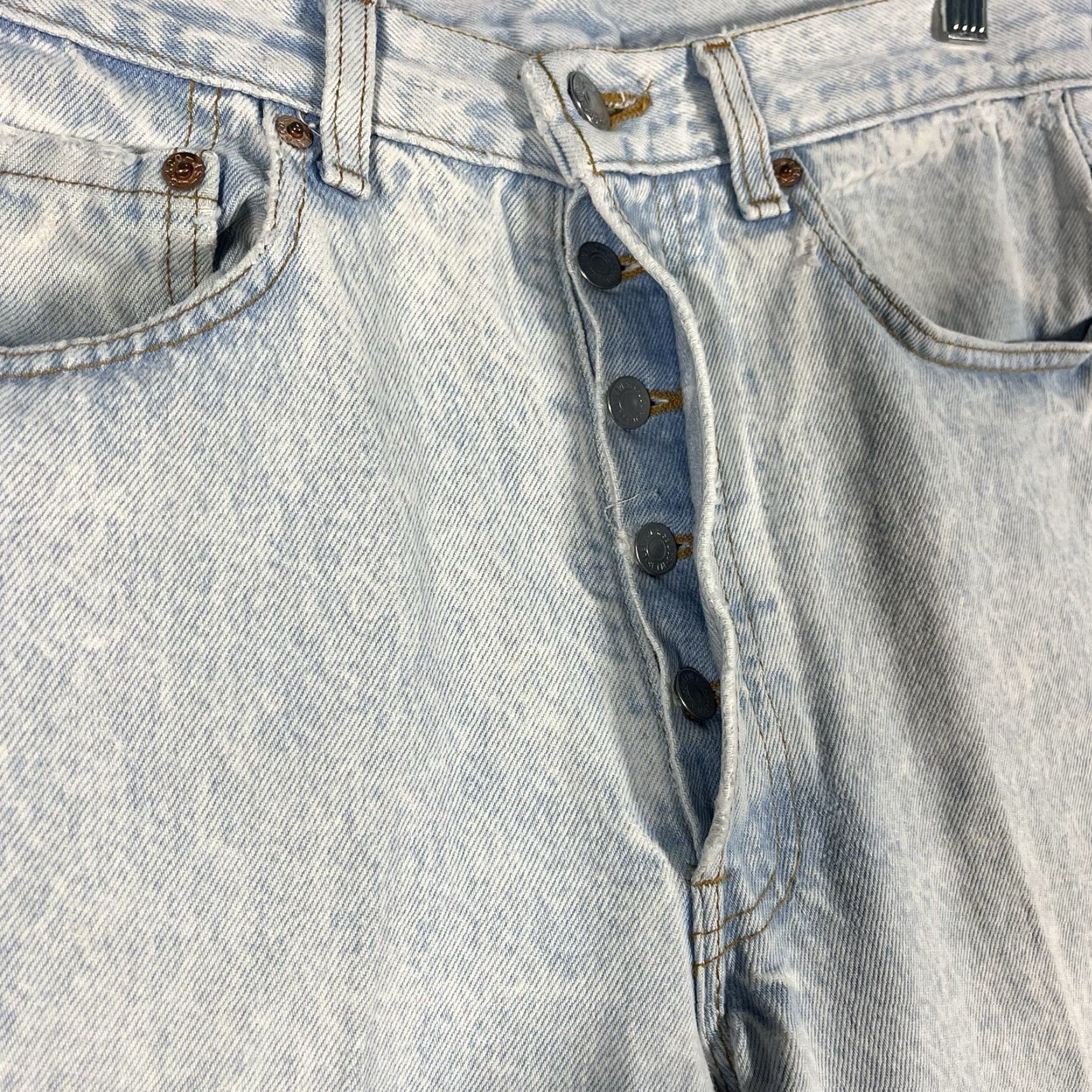 Levi's VINTAGE Levi's Jeans 501 Straight Mens 30x32 Blue Button Fly Denim Light Wash USA 1990s Mens Jeans Size US 30 / EU 46 - 3 Thumbnail