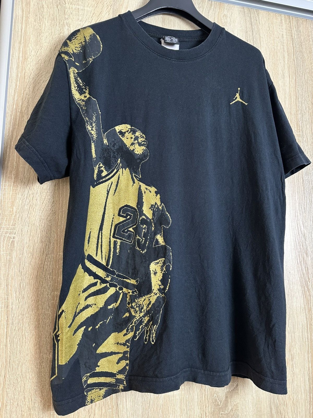 Jordan Brand 🔥 90s Vintage Nike Air Jordan Big Logo T Shirt NBA Size US XL / EU 56 / 4 - 1 Thumbnail