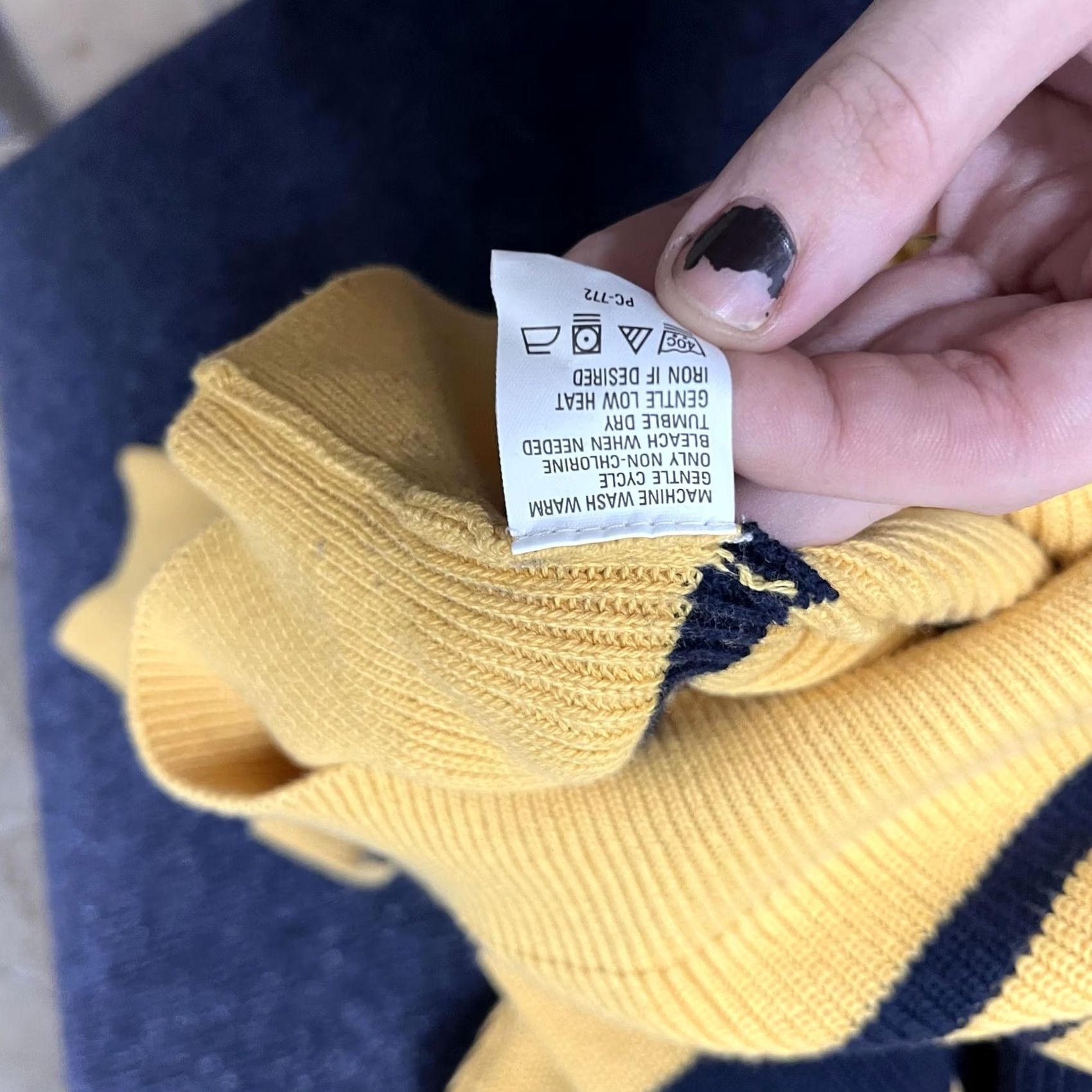 Izod VINTAGE IZOD Sweater Mens Large Yellow Navy Stripe Crewneck Cotton Preppy Knit Size US L / EU 52-54 / 3 - 5 Thumbnail