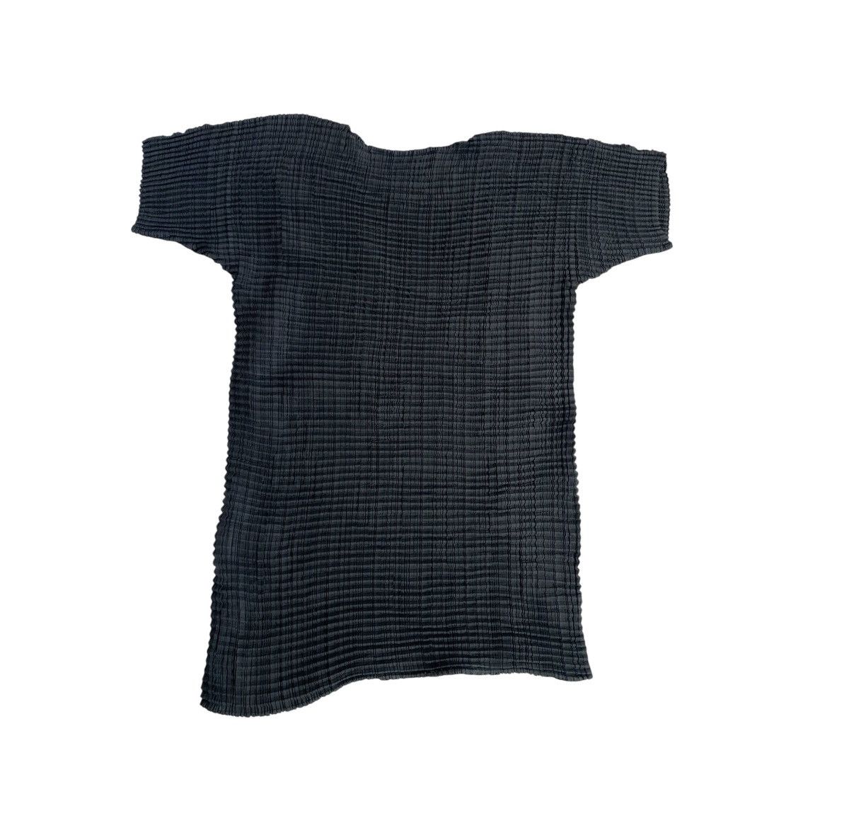 Issey Miyake TAX FREE 🇺🇸 issey miyake faded charcoal black pleated tee Size US M / EU 48-50 / 2 - 5 Thumbnail