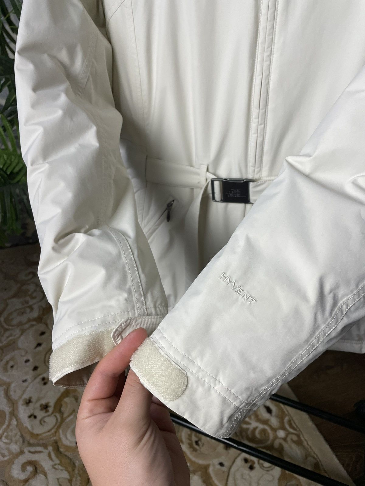 The North Face Women’s HyVent Puffer White Jacket Size XL