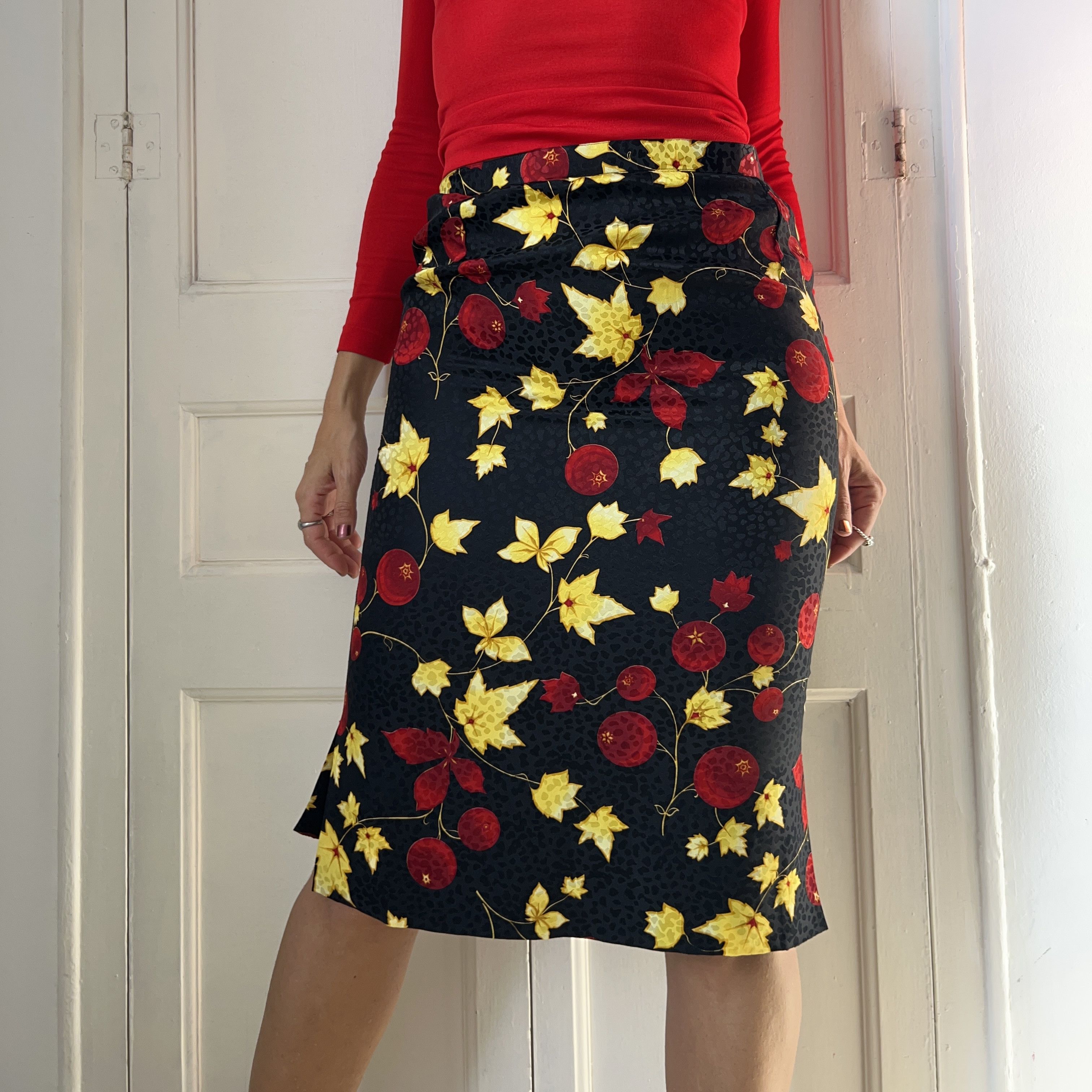 Vintage Vintage 90s Leafy Midi Skirt Size 27" / US 4 / IT 40 - 1 Thumbnail