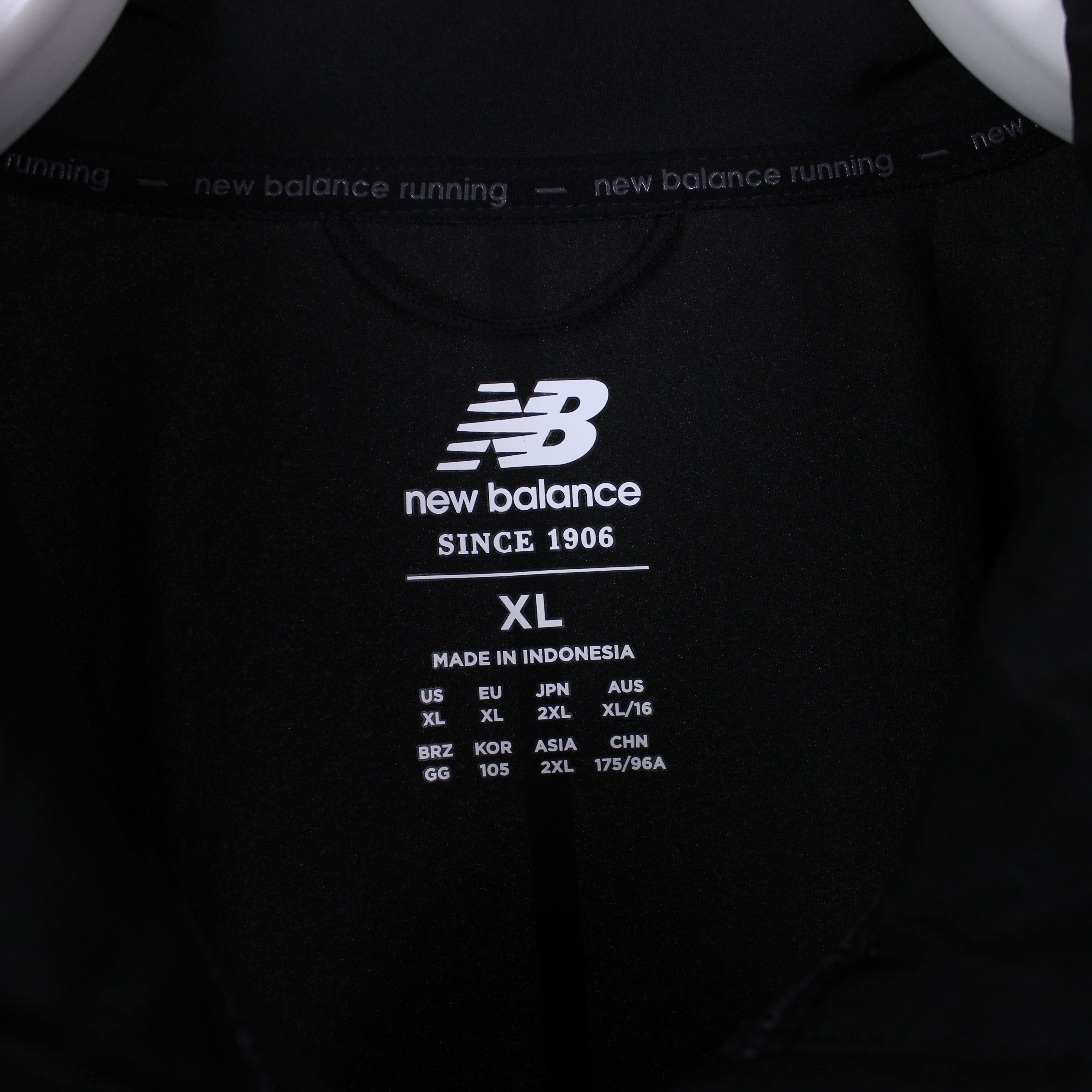 New Balance New Balance jacket light run men XL black Size US XL / EU 56 / 4 - 3 Thumbnail