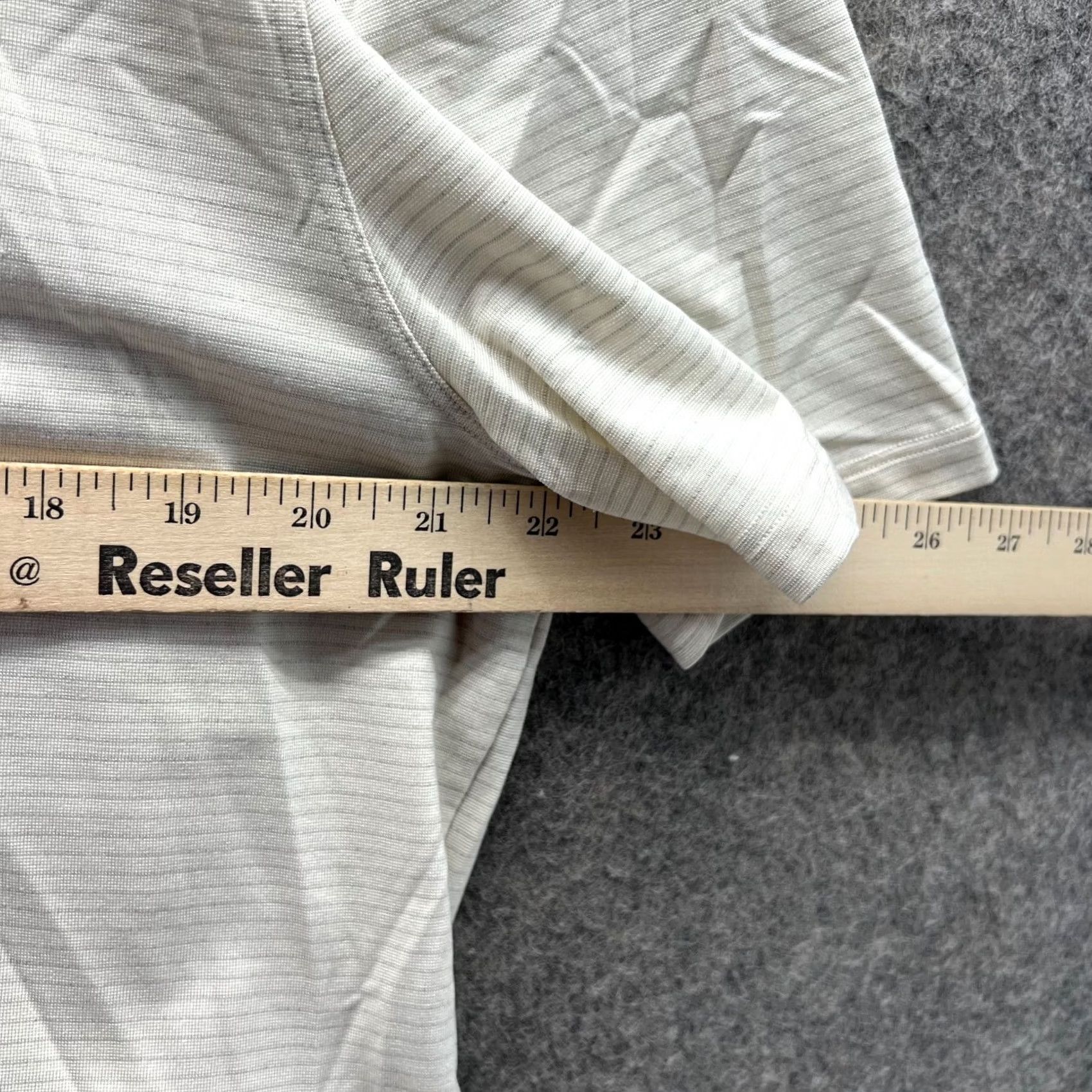 Lululemon Lululemon Polo Shirt Men XL Beige Polyester Stretch Preppy Shirt Short Sleeve Casual Moderate Size US XL / EU 56 / 4 - 6 Thumbnail