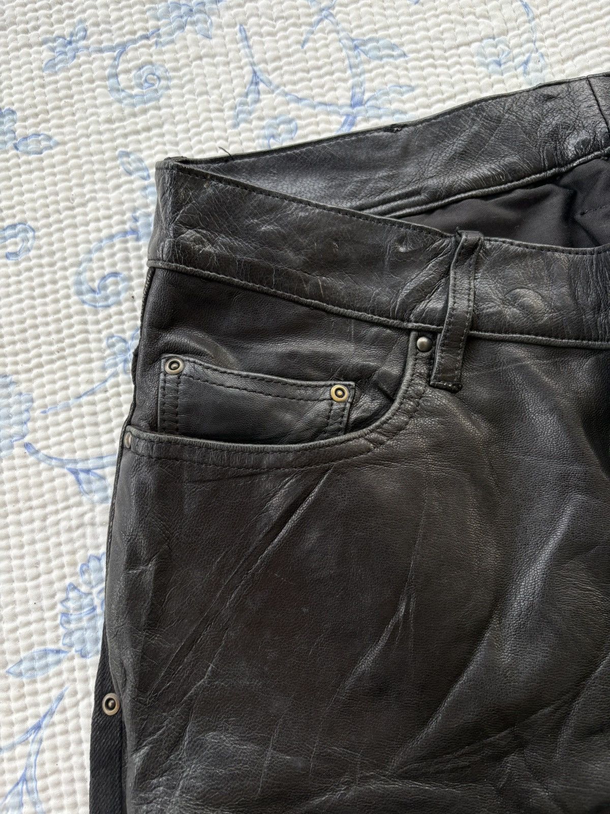 5351 POUR LES HOMMES Pour Les Homme Hybric Black Leather Size US 31 - 13 Thumbnail
