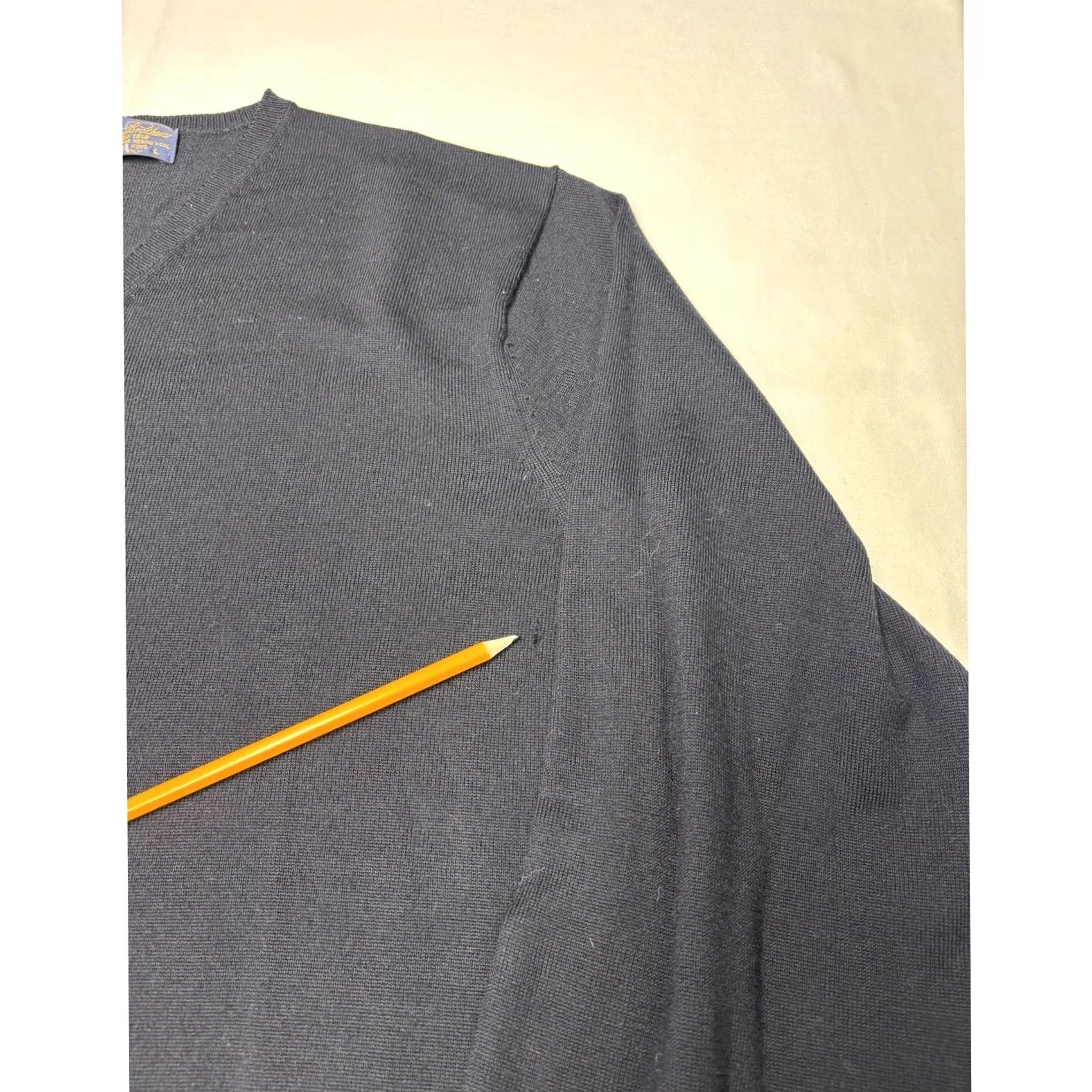 Brooks Brothers VINTAGE Brooks Brothers Mens Navy Blue 100% Italian Merino Wool V-Neck Sweater L Size US L / EU 52-54 / 3 - 2 Thumbnail