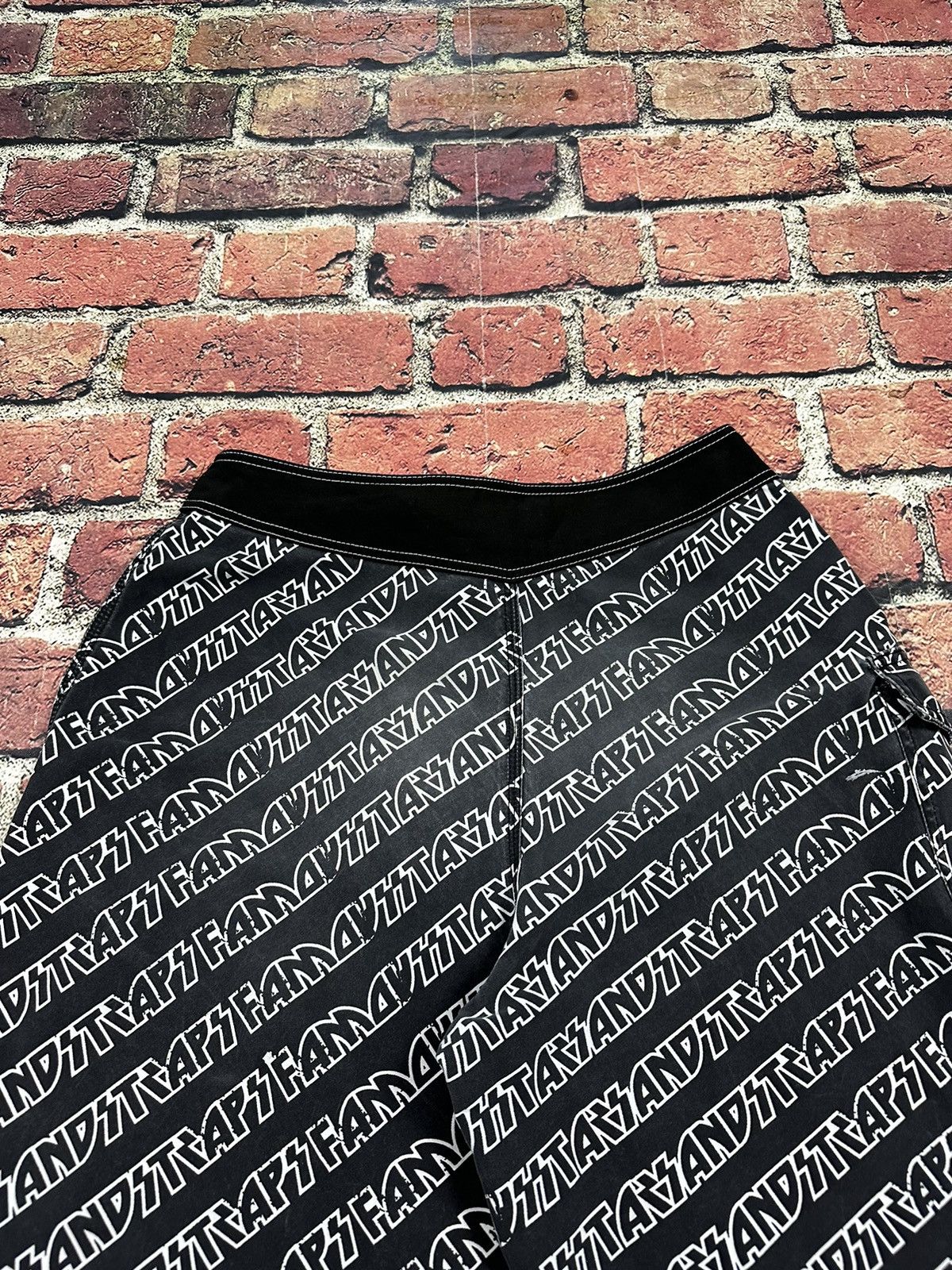 Vintage Vintage Famous Stars and Straps All Over Print Board Shorts Size US 32 / EU 48 - 12 Thumbnail