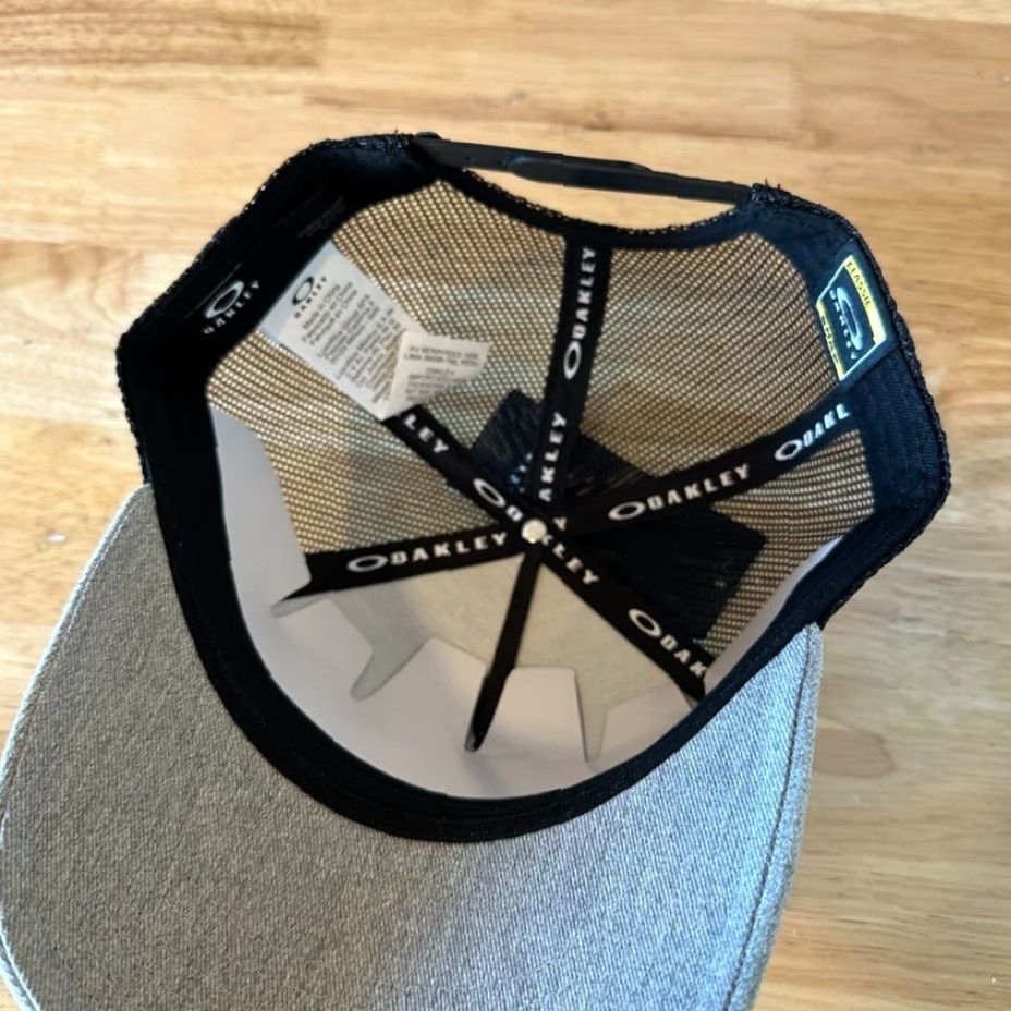 Oakley Oakley Trucker Hat Mens L Gray/Black Solid NWT Snapback 80s 90s Surf Beach Outdoor Size ONE SIZE - 7 Thumbnail