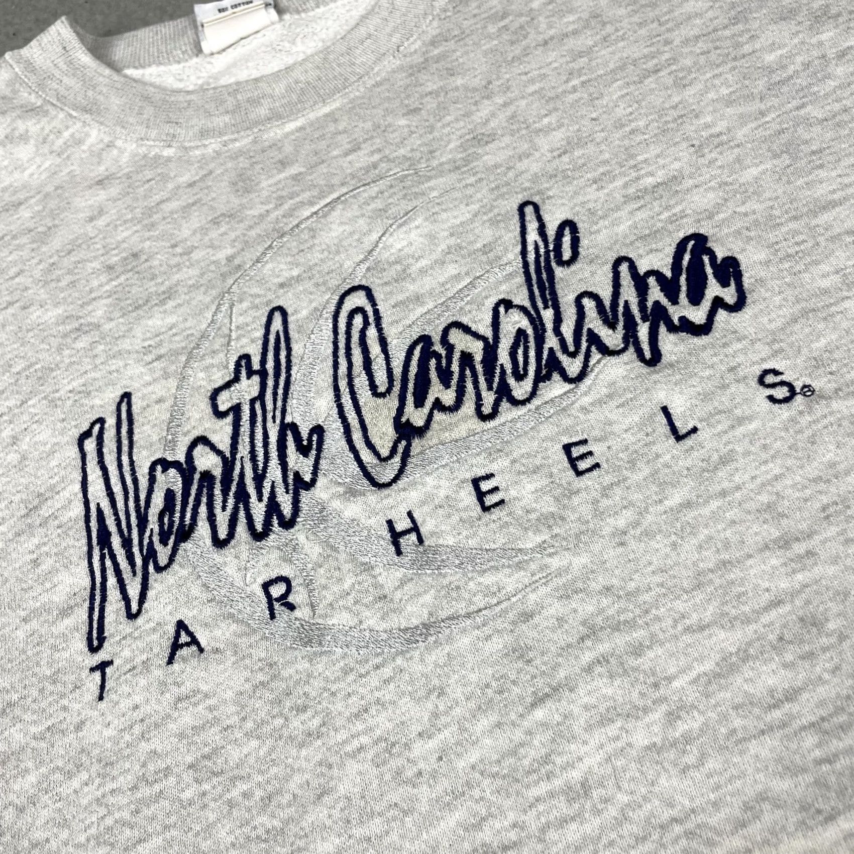 Logo Athletic VINTAGE North Carolina Sweatshirt Unisex Adults L Gray Tarheels Embroidered College Logo Athletic Crew Neck Pullover 90s Sports University USA Hip Hop Size US L / EU 52-54 / 3 - 5 Thumbnail