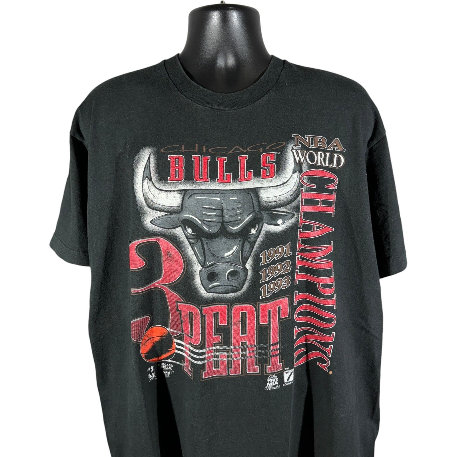Fruit Of The Loom Vintage Chicago Bulls 3 Peat Champions Tee 1993 Size US XL / EU 56 / 4 - 2 Thumbnail