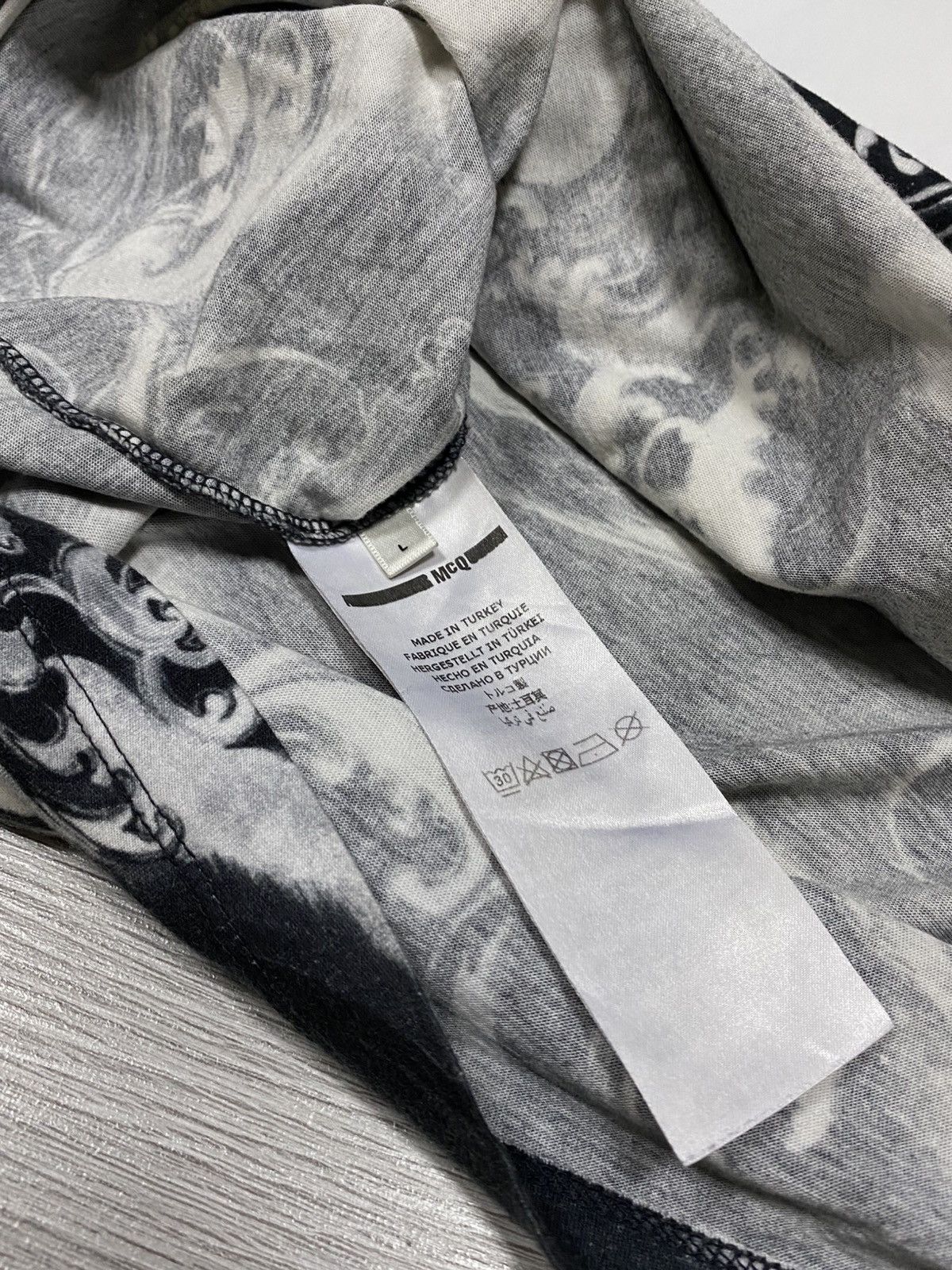 Alexander McQueen Alexander McQueen waves 🌊 surf over print t-shirt Size US L / EU 52-54 / 3 - 5 Thumbnail