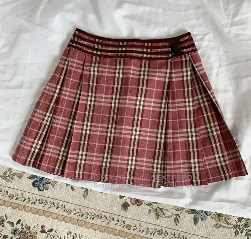 Burberry Burberry Pink Plaid Pleated Skirt for Women. Size 23" - 1 Thumbnail