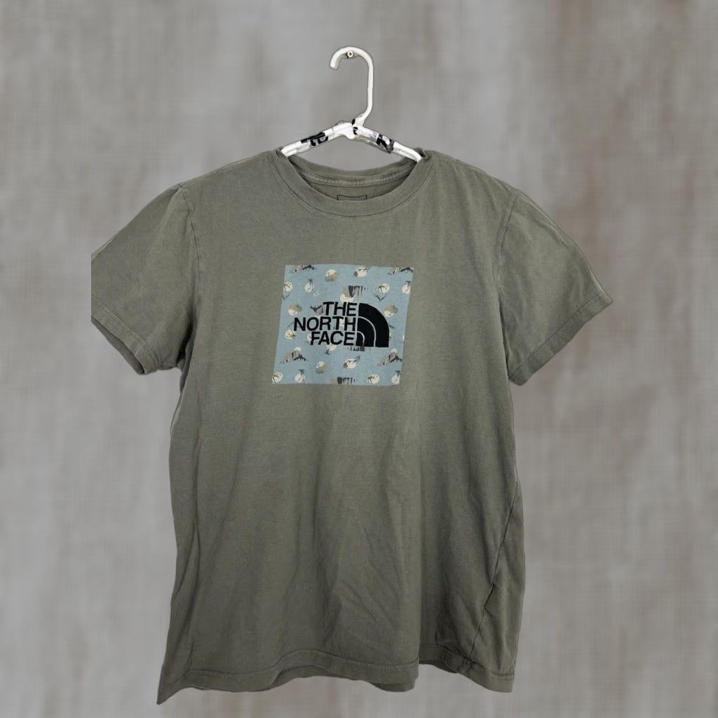 The North Face The North Face Men T-Shirt Short Sleeve Olive Green Floral Medium Size US M / EU 48-50 / 2 - 1 Thumbnail