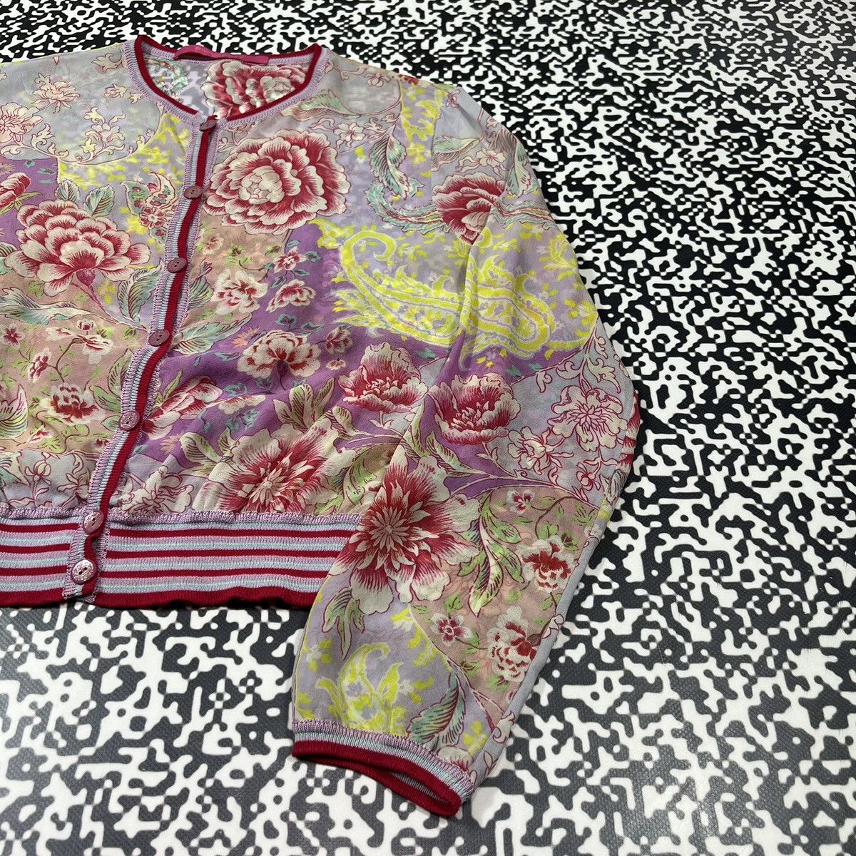 Emanuel Ungaro Vintage Y2K Emanuel Ungaro Paris Silk Floral Luxury Cardigan Size M / US 6-8 / IT 42-44 - 10 Thumbnail