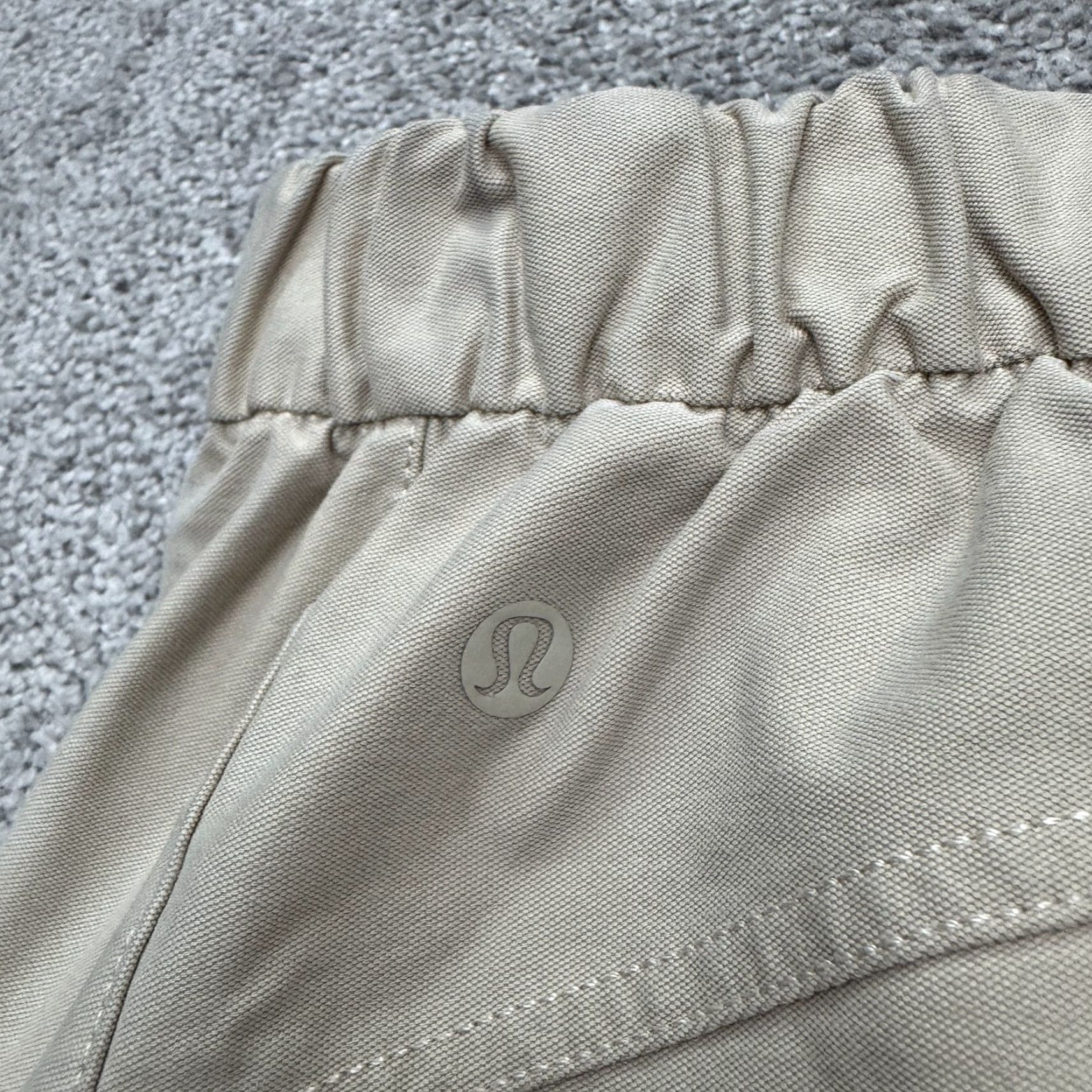 Lululemon Lululemon Lab Reykur Cargo Baggy Pants Womens 24 Tan Beige Elastic Waist Tapered Size 42" / US 20 - 6 Thumbnail