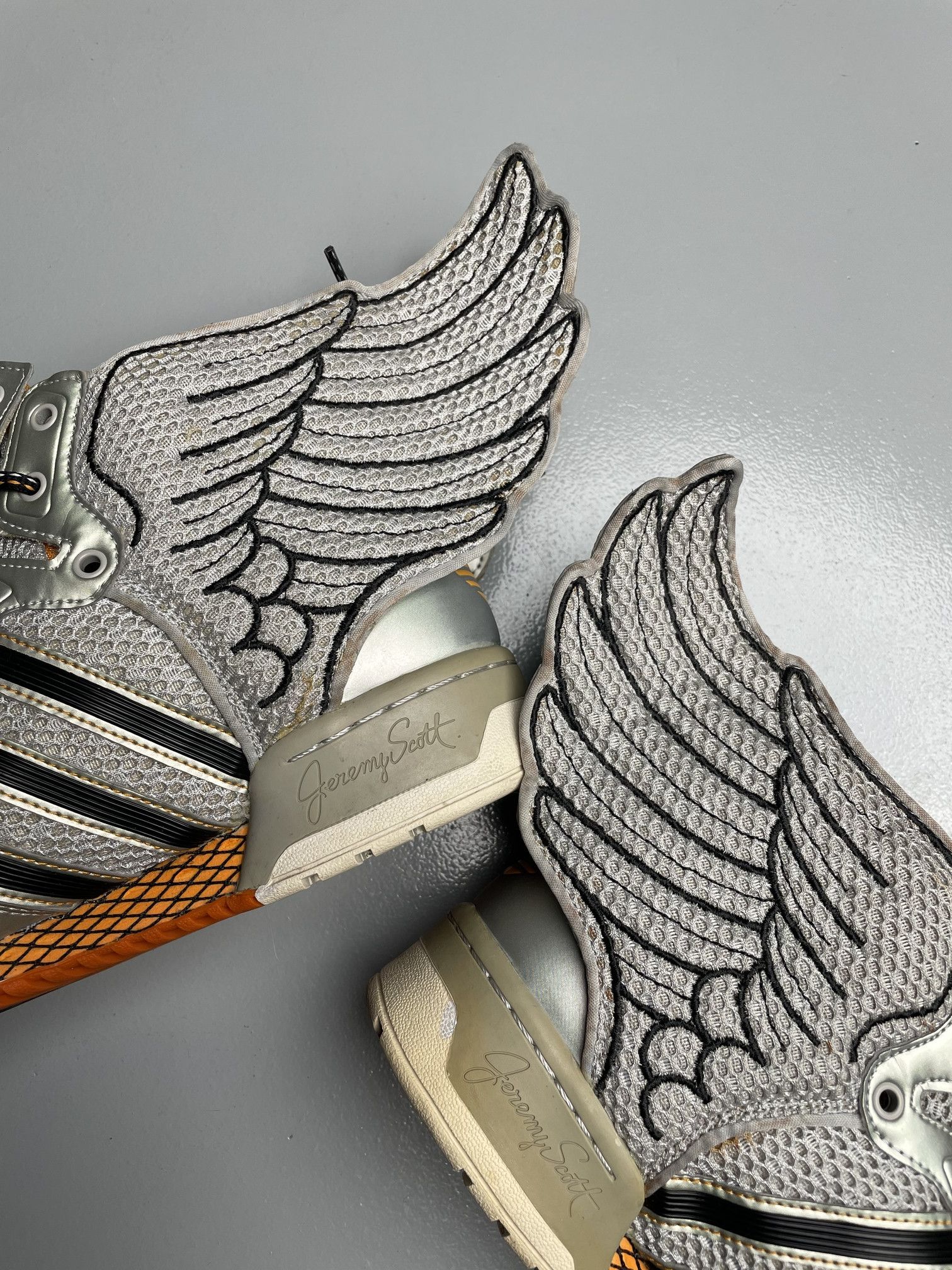Adidas × Jeremy Scott adidas X Jeremy Scott 2012 JS Wings 2.0 Mesh Metallic Silver Size US 11 / EU 44 - 17 Thumbnail