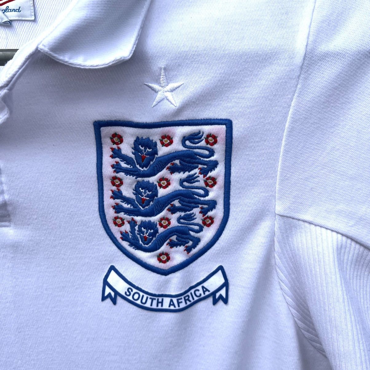 Umbro England 2009 - 2010 home football soccer shirt jersey Umbro Size US S / EU 44-46 / 1 - 2 Thumbnail
