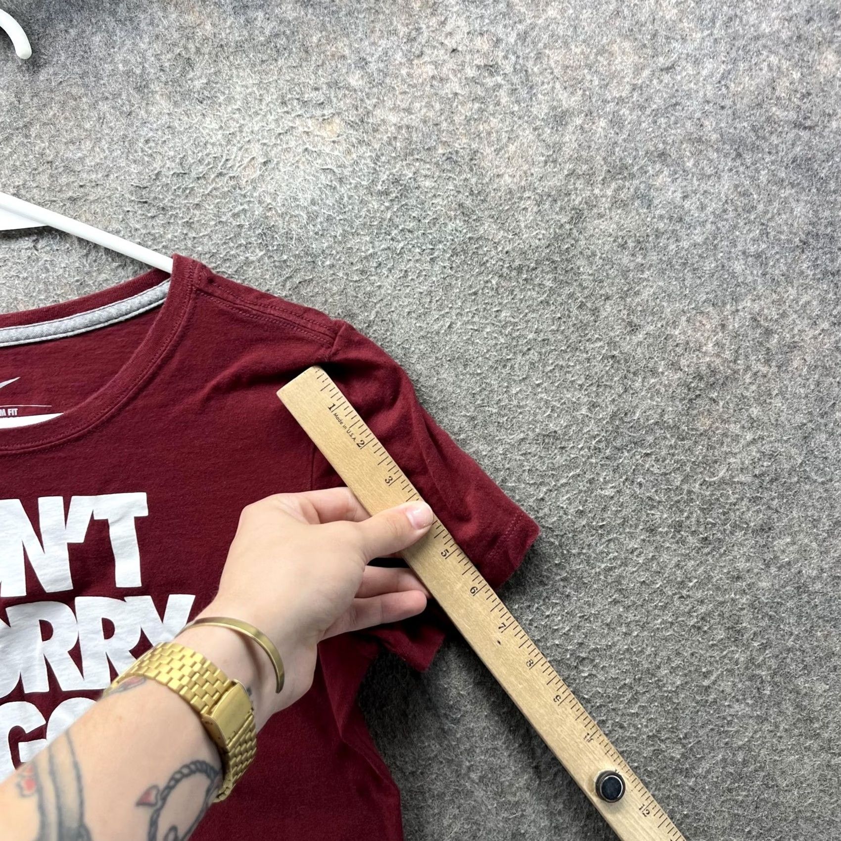 Nike Nike Shirt Womens Small Red Slim Fit Dont Worry I Got This Graphic Swoosh Tee Size S / US 4 / IT 40 - 4 Thumbnail
