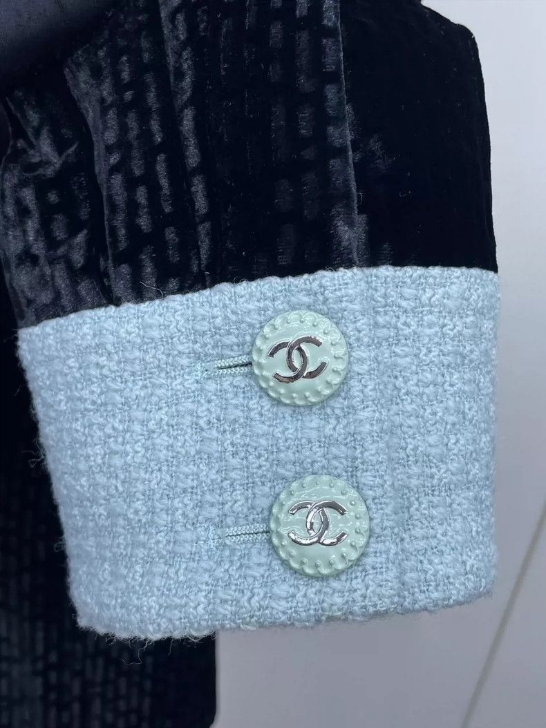 Chanel Chanel 22B blue and black color block four-pocket velvet ja Size XS / US 0-2 / IT 36-38 - 3 Thumbnail