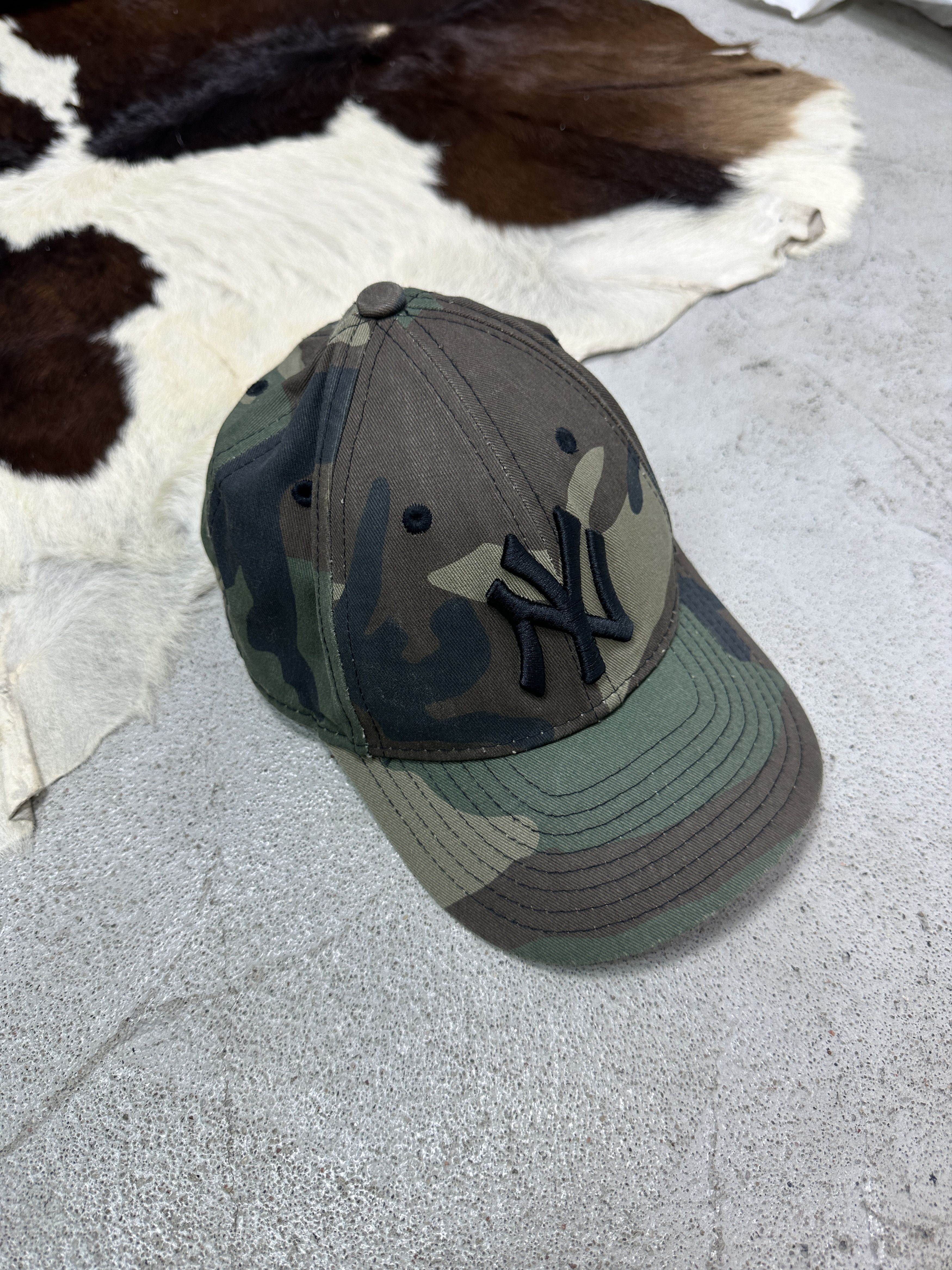 New York Yankees Vintage Casual Streetwear New York Yankees Camo Hat 00s Size ONE SIZE - 1 Thumbnail