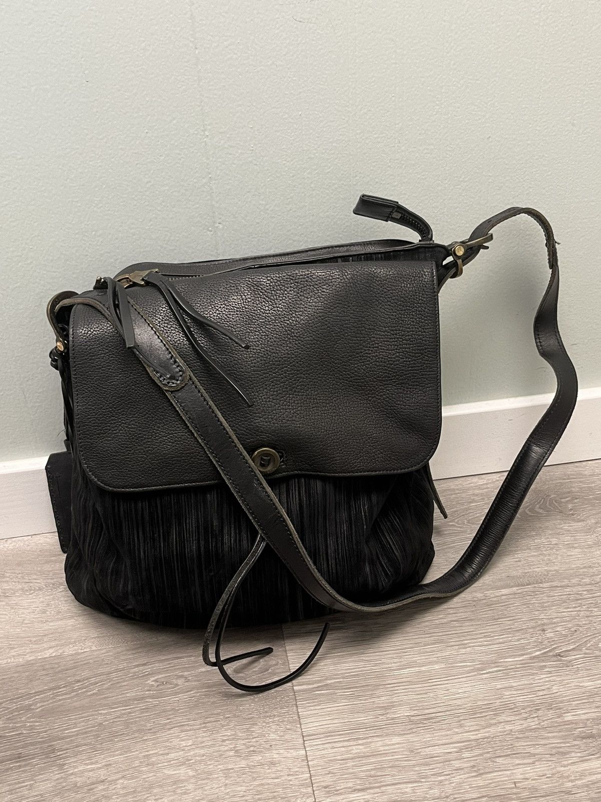 John Varvatos Leather Crossbody Bag. Size ONE SIZE - 13 Thumbnail