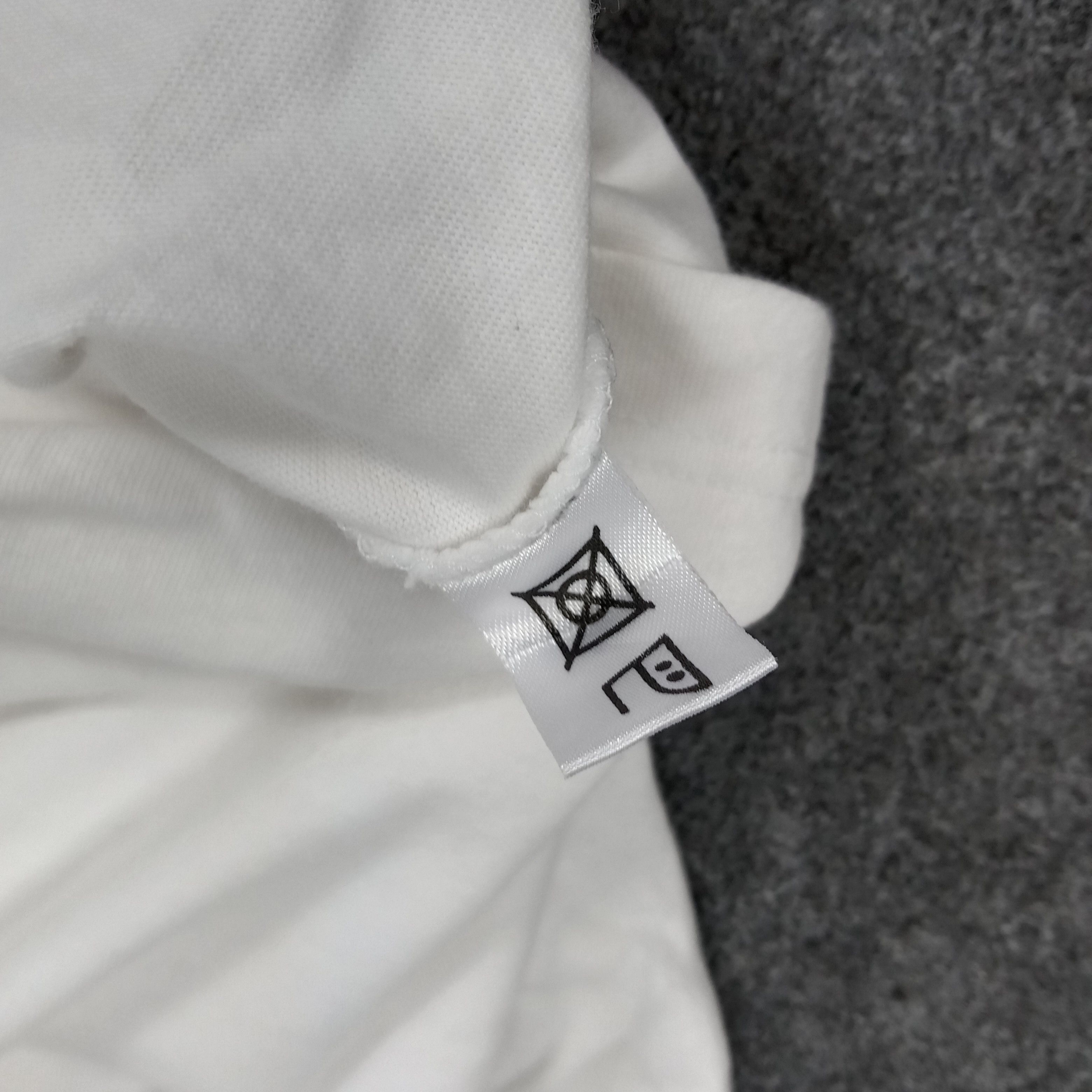 Burberry × Vintage Burberry London Luxury Brand Embroidery Tshirt Size US L / EU 52-54 / 3 - 7 Thumbnail