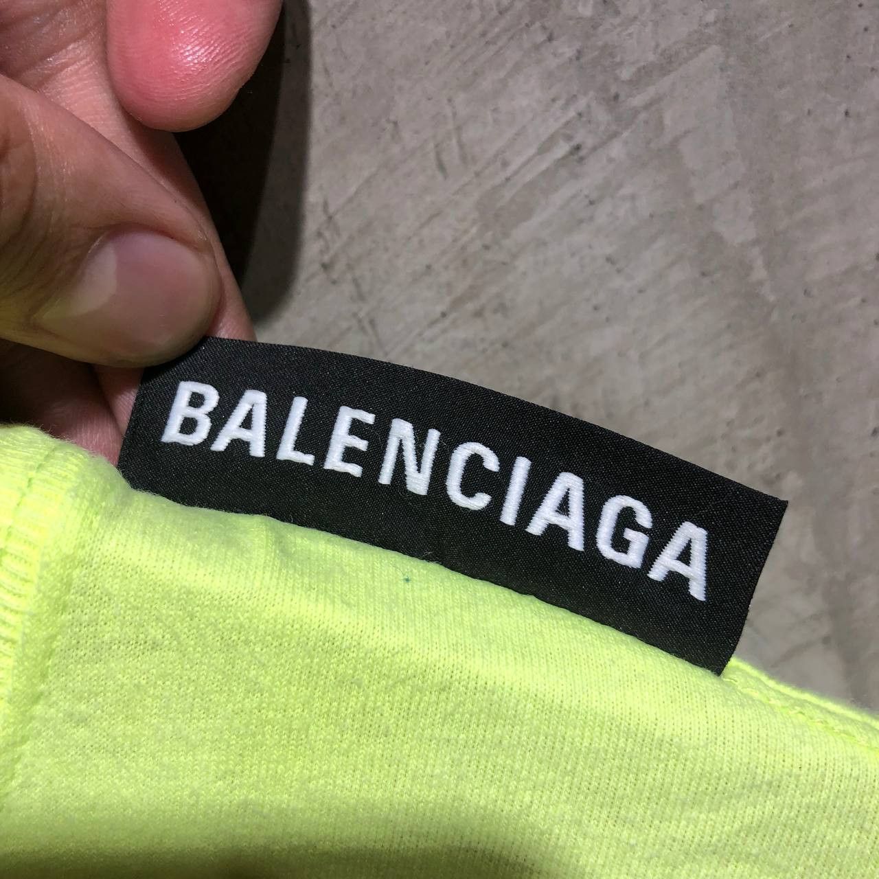 Balenciaga Balenciaga Neon Logo patch detail tee Size US L / EU 52-54 / 3 - 3 Thumbnail