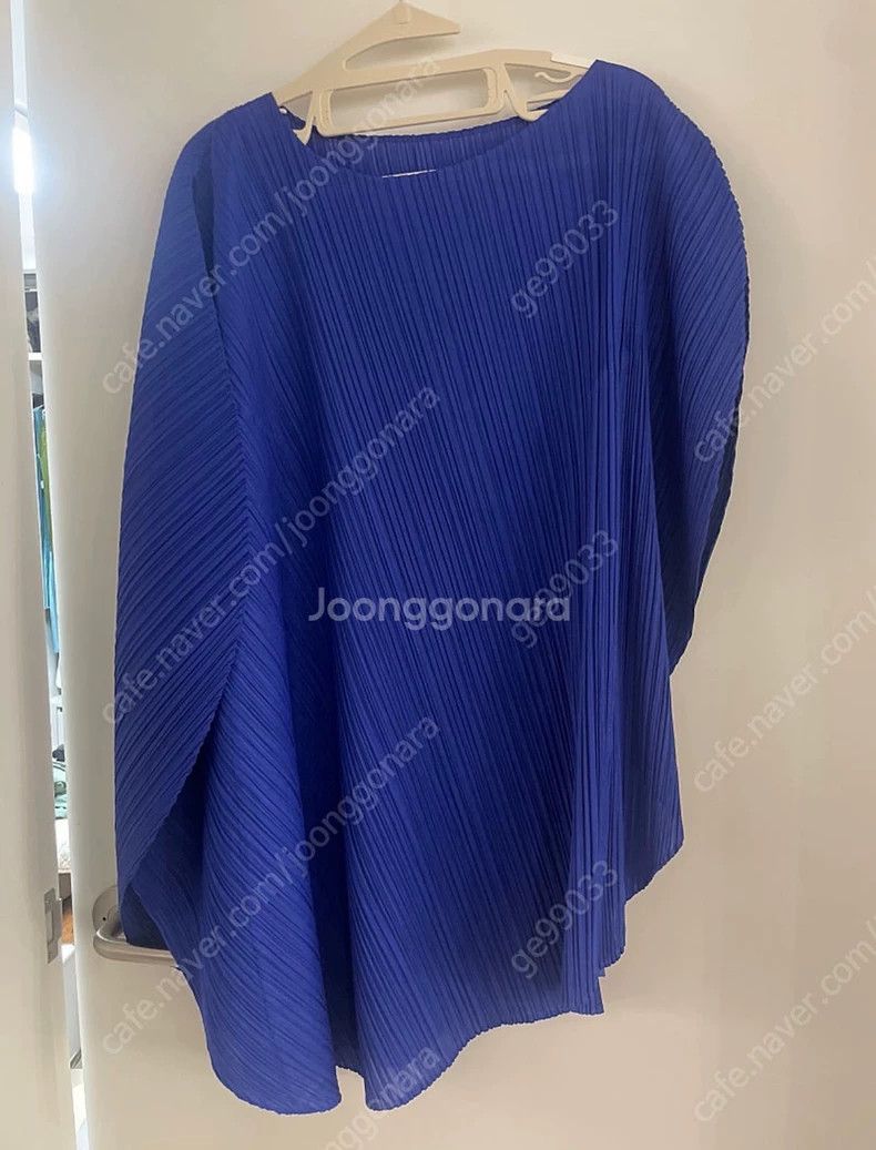 Issey Miyake Issey Miyake size:5 Blue pleated round top Size XS / US 0-2 / IT 36-38 - 1 Thumbnail