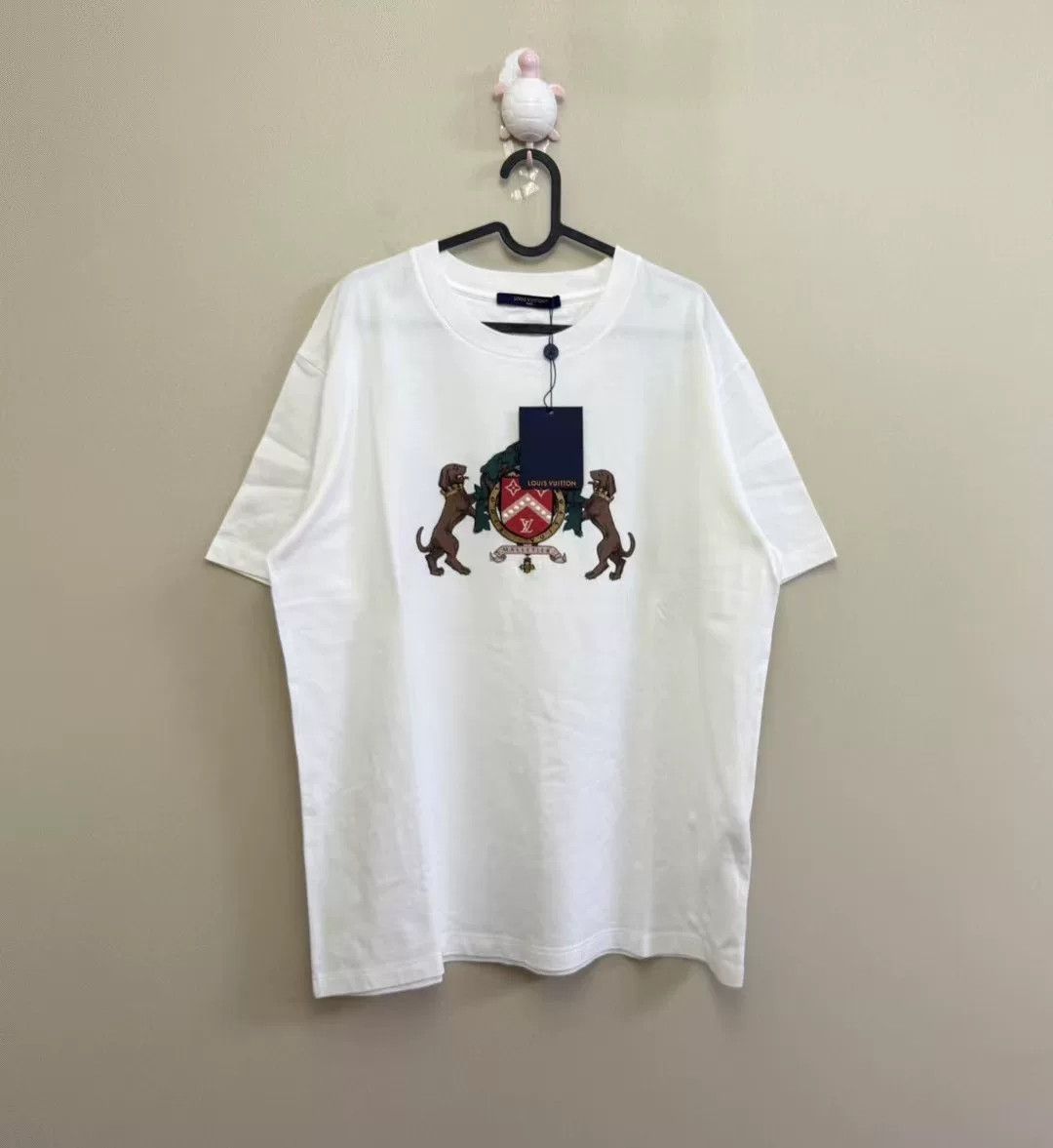 Louis Vuitton Louis Vuitton LV x Pharrell Pearl Logo Tee Size US XXL / EU 58 / 5 - 1 Thumbnail