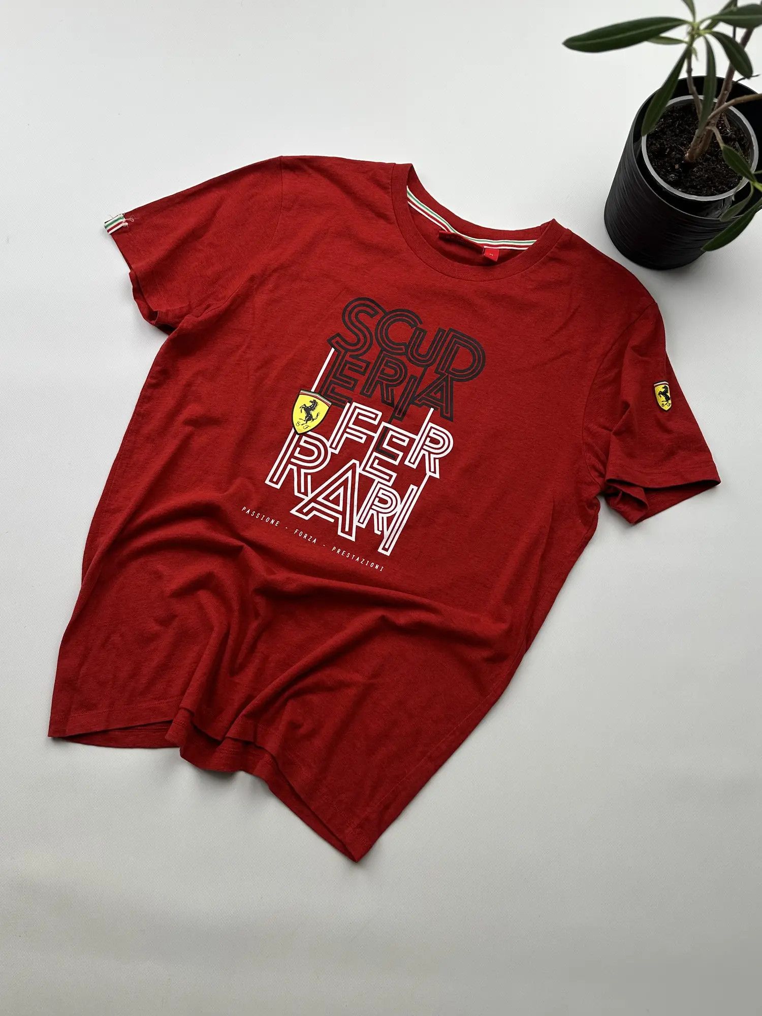 Ferrari Scuderia Ferrari T-Shirt (225) Size US M / EU 48-50 / 2 - 1 Thumbnail