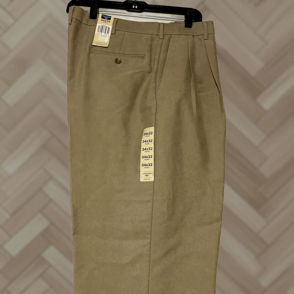 Dockers DOCKERS Pants Mens 34x32 Tan Classic Fit Pleated Front NWT / 29-43 Size US 34 / EU 50 - 1 Thumbnail