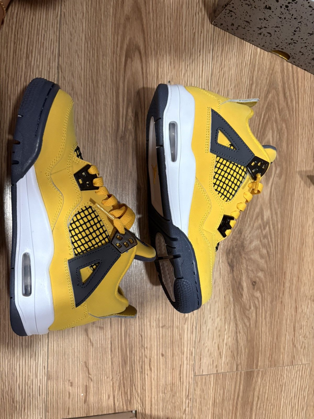 Jordan Brand Jordan 4 yellow thunder Size US 5 / EU 37 - 1 Thumbnail