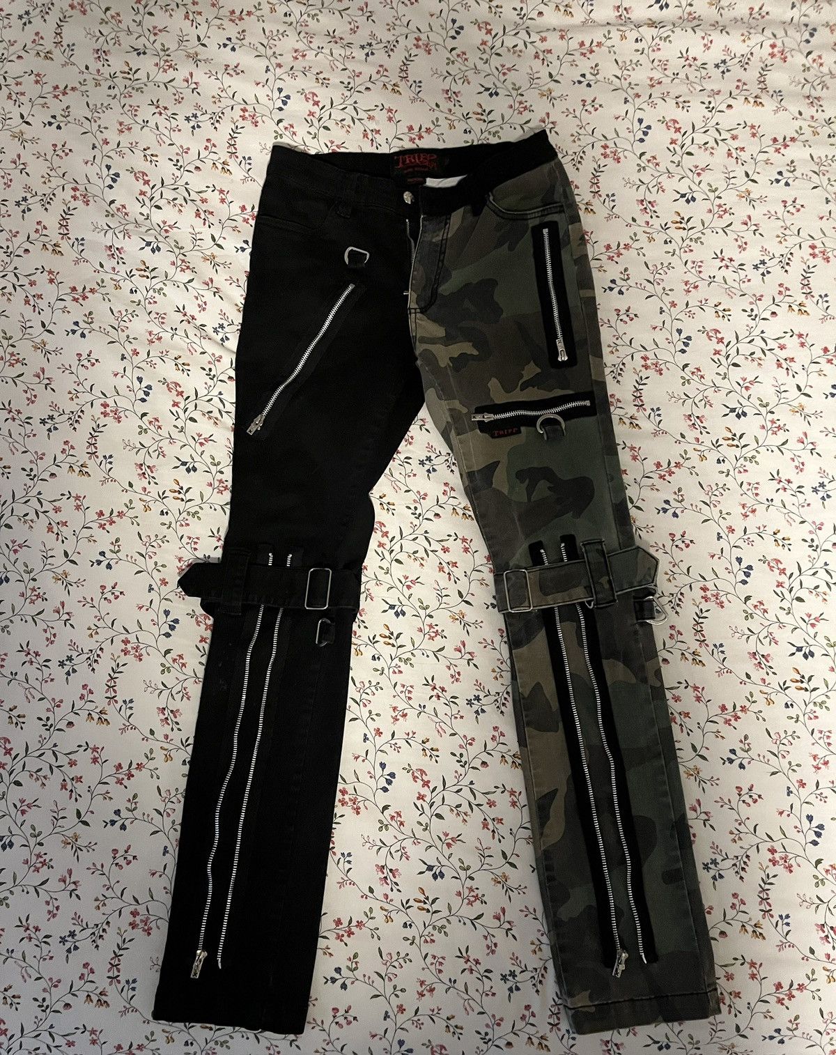 Tripp NYC Tripp Nyc Black & Camo Split Leg Pants Size 28" / US 6 / IT 42 - 1 Thumbnail