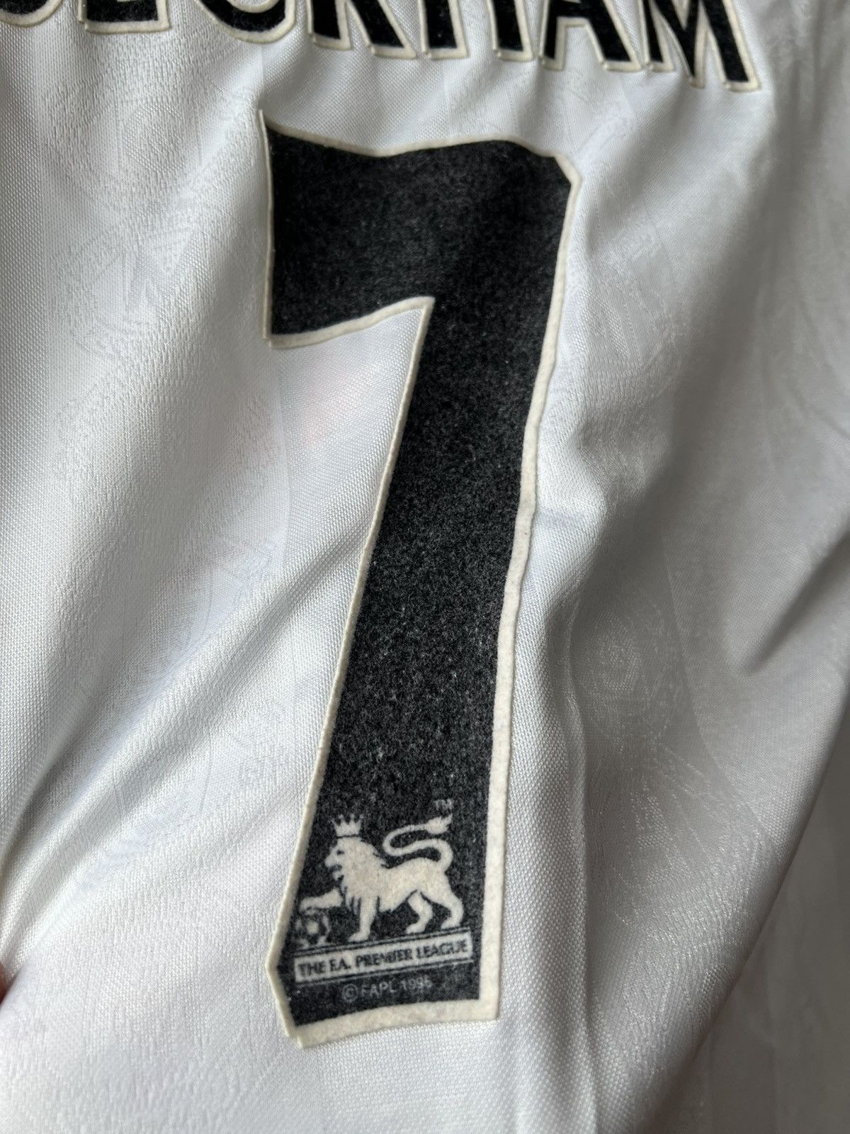 Umbro 1997/98 MANCHESTER UNITED #7 BECKHAM SOCCER JERSEY 10/11 YR Size US XXS / EU 40 - 17 Thumbnail