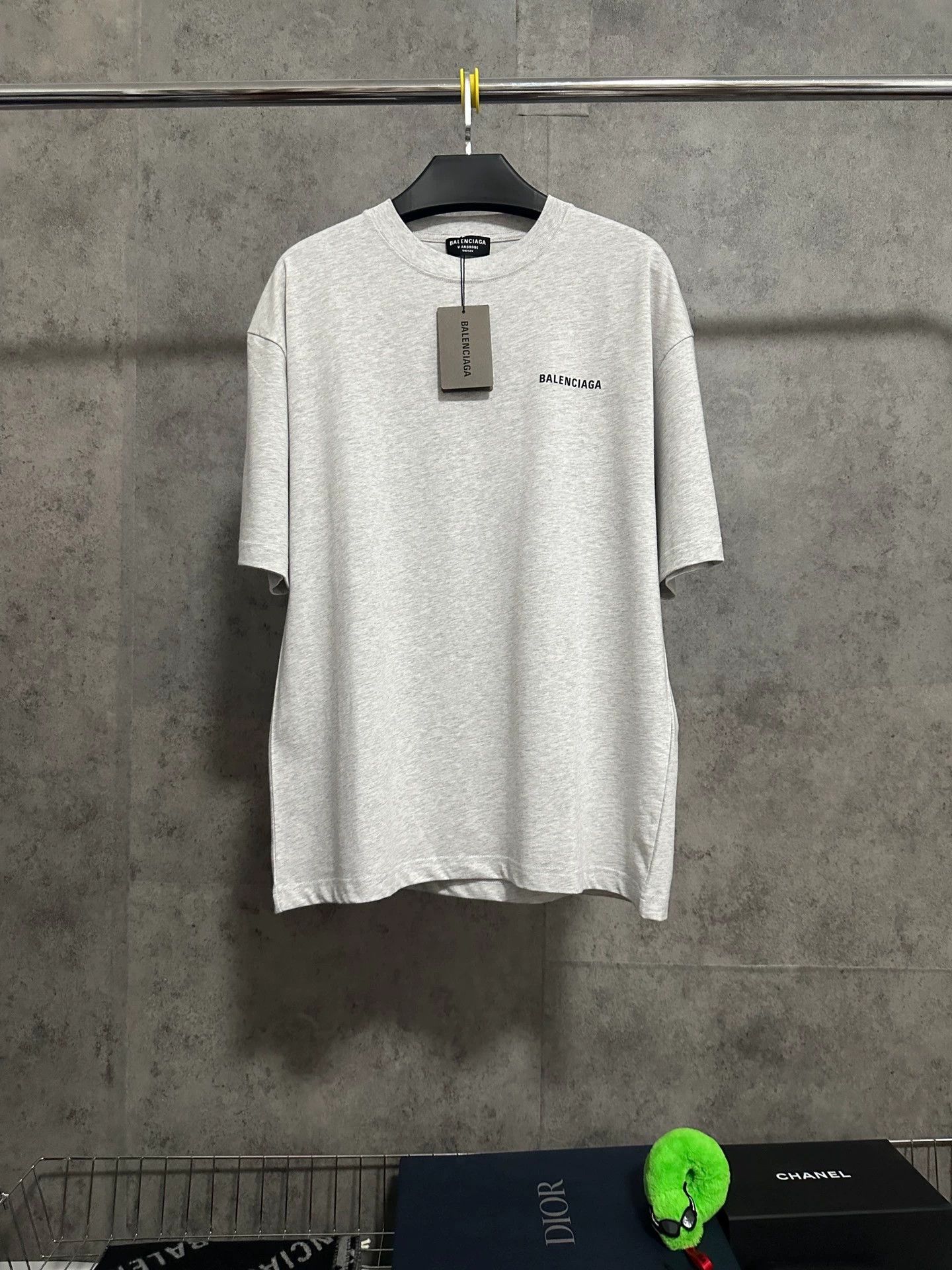 Balenciaga Balenciaga Grey Short Sleeve Logo T-Shirt - dmc Size US M / EU 48-50 / 2 - 1 Thumbnail
