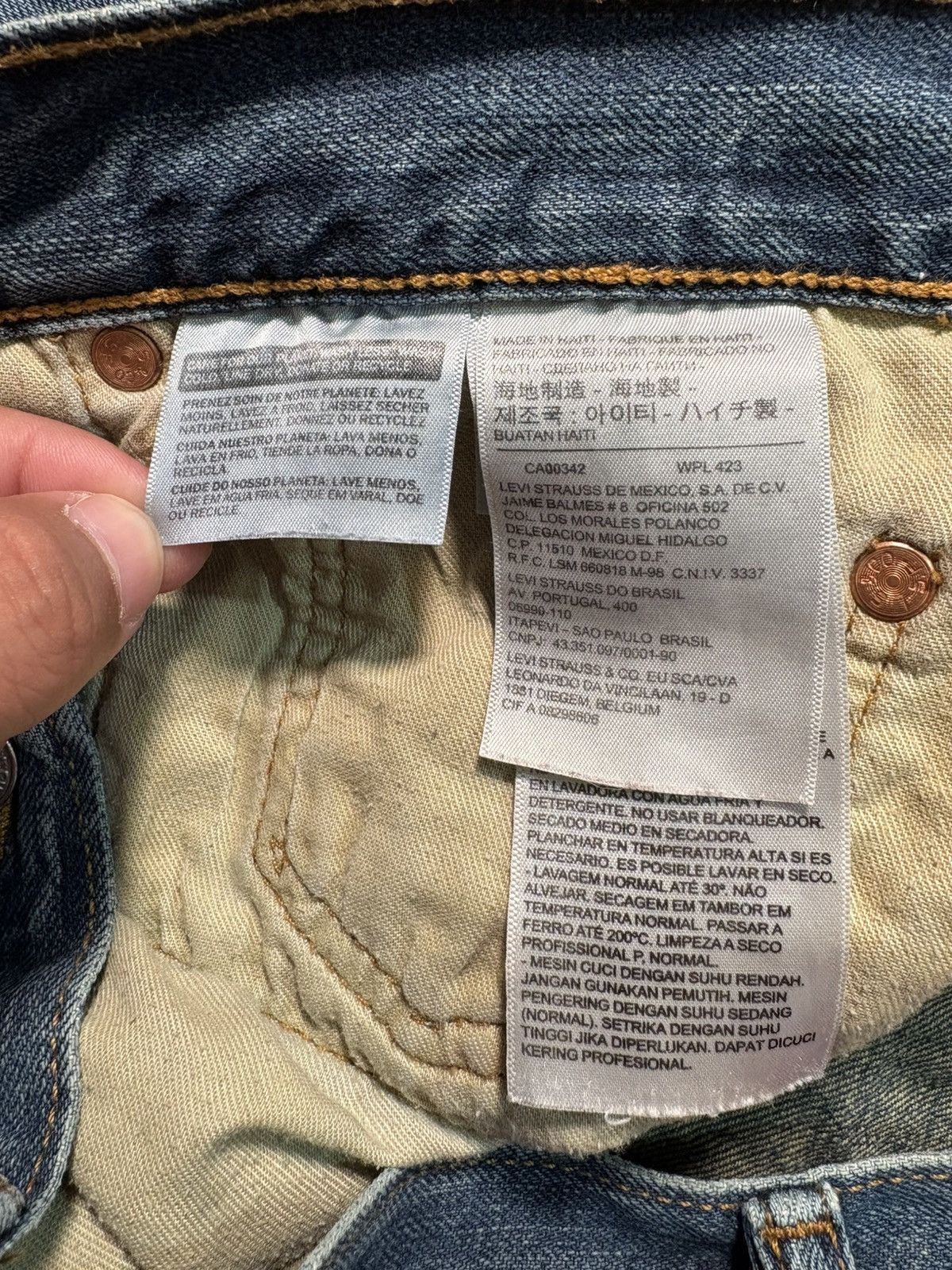 Levi's Vintage Clothing Levi’s 501 Original Fit Jeans Mid Wash Distressed Denim W36 Size US 36 / EU 52 - 10 Thumbnail