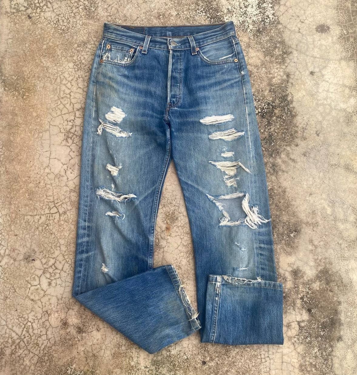 Levi's Vintage Clothing × Vintage KURT COBAIN VINTAGE LEVIS 501 DISTRESSED DIRTY JEAN BJ07-07 Size US 29 - 14 Thumbnail