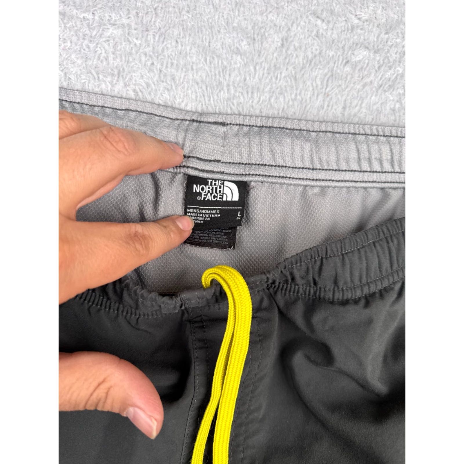 The North Face The North Face Shorts Men Large Gray Yellow 100% Polyester Run Gym Hike READ Size US 33 - 5 Thumbnail