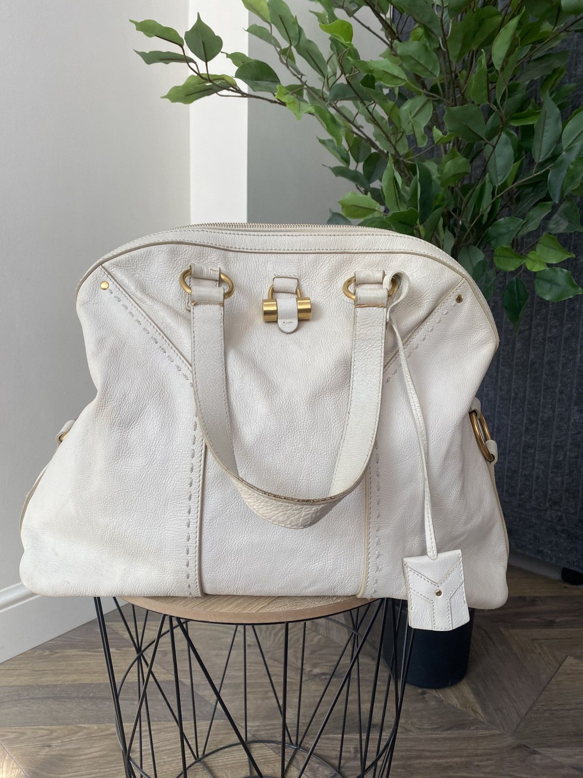 Yves Saint Laurent Vintage Yves Saint Laurent Cream Leather "Large Muse" Bag Size ONE SIZE - 2 Thumbnail