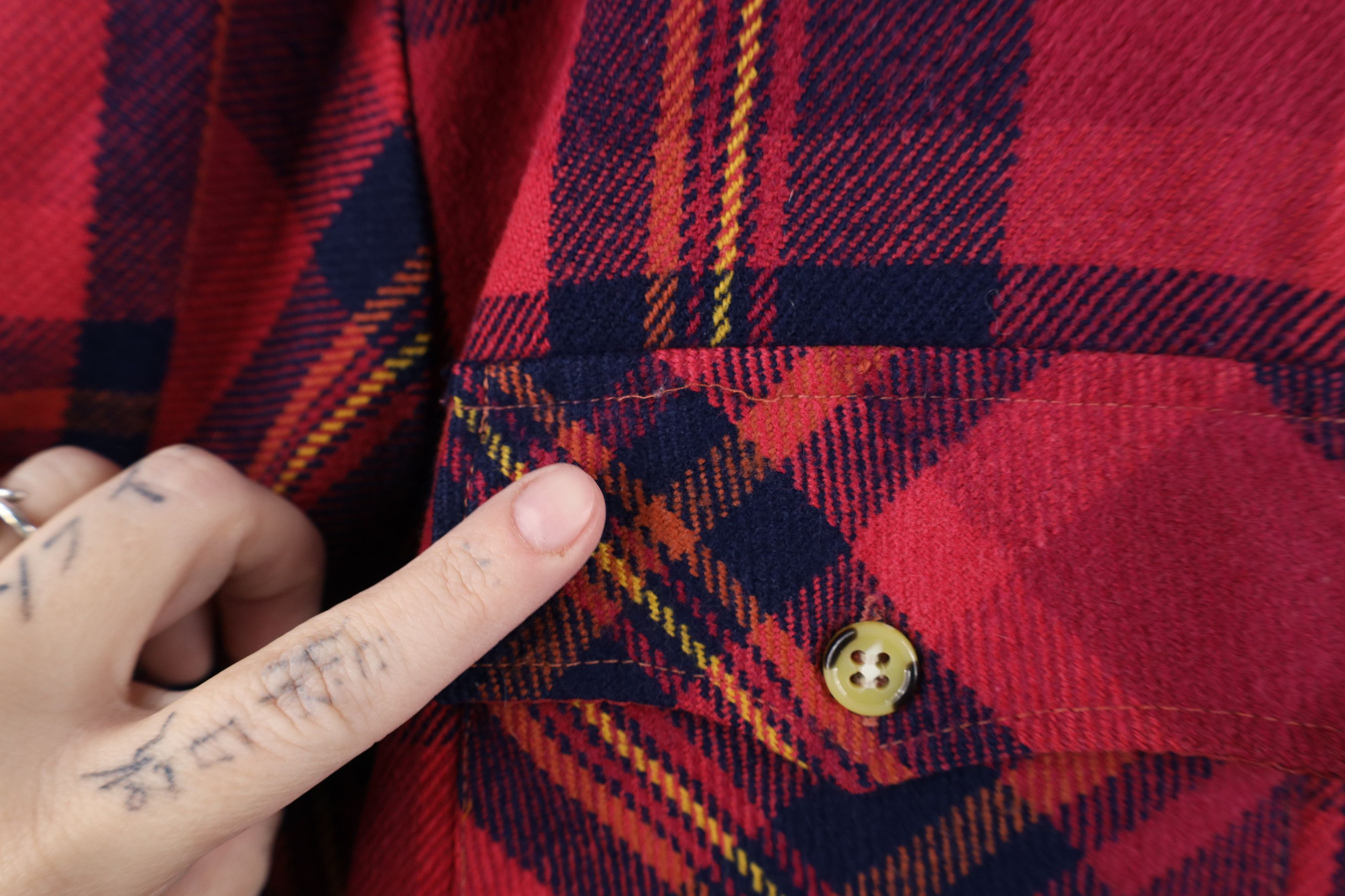 Vintage Vintage 70s Streetwear Knit Double Pocket Button Shirt Size US L / EU 52-54 / 3 - 5 Thumbnail