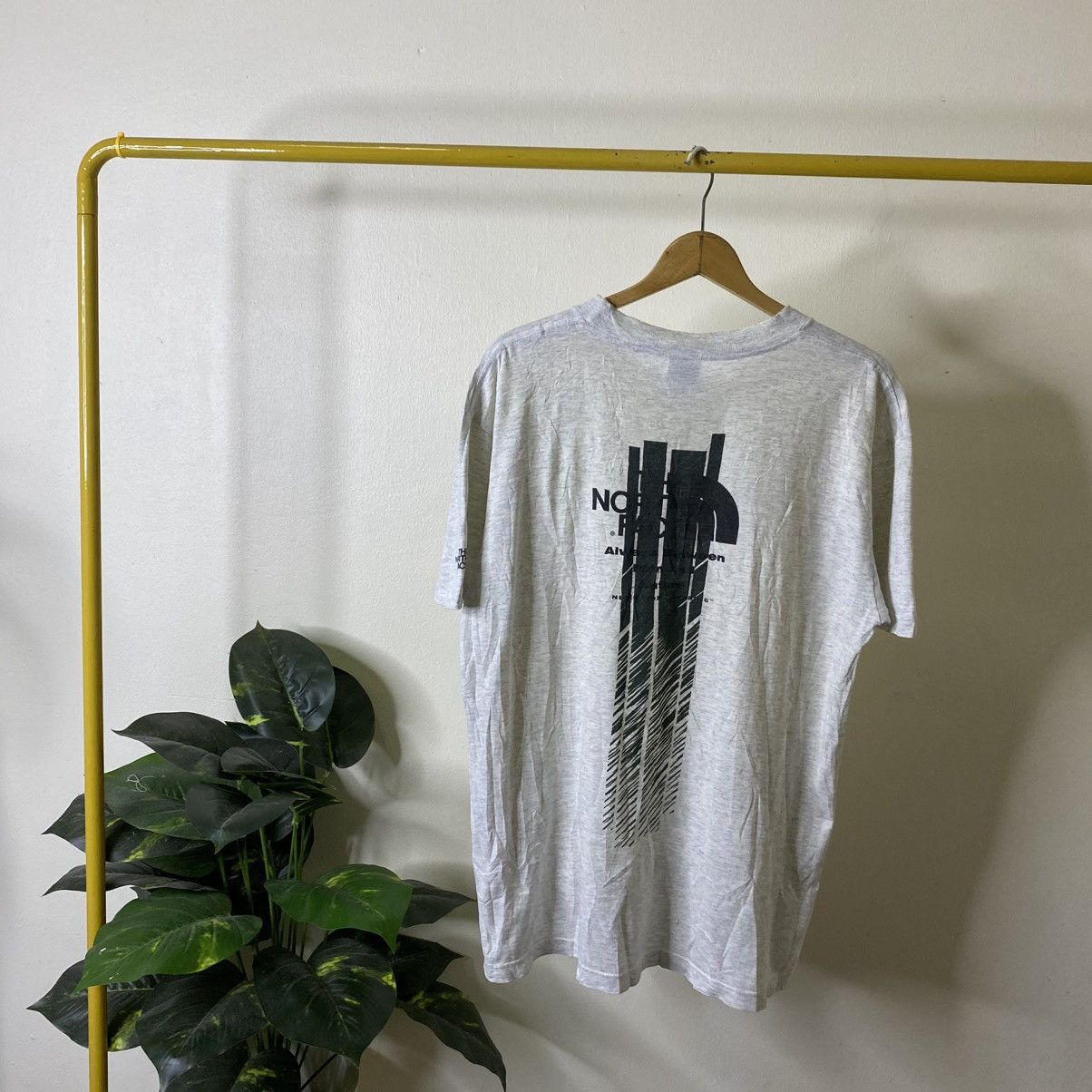 The North Face Vintage 1990s The North Face Rock Solid Tee Size US L / EU 52-54 / 3 - 1 Thumbnail
